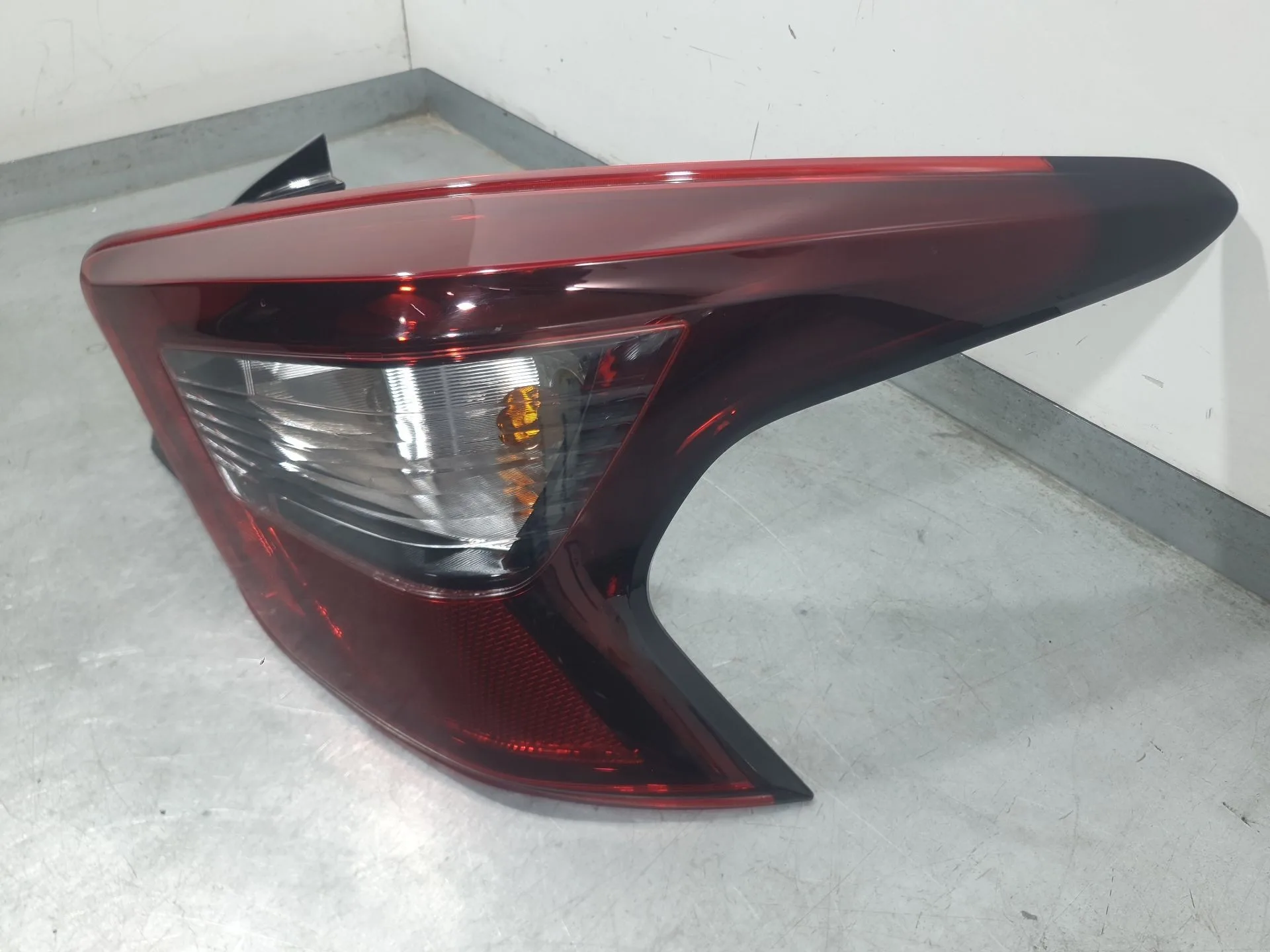 Piloto Trasero Derecho para Nissan Micra V (K14)