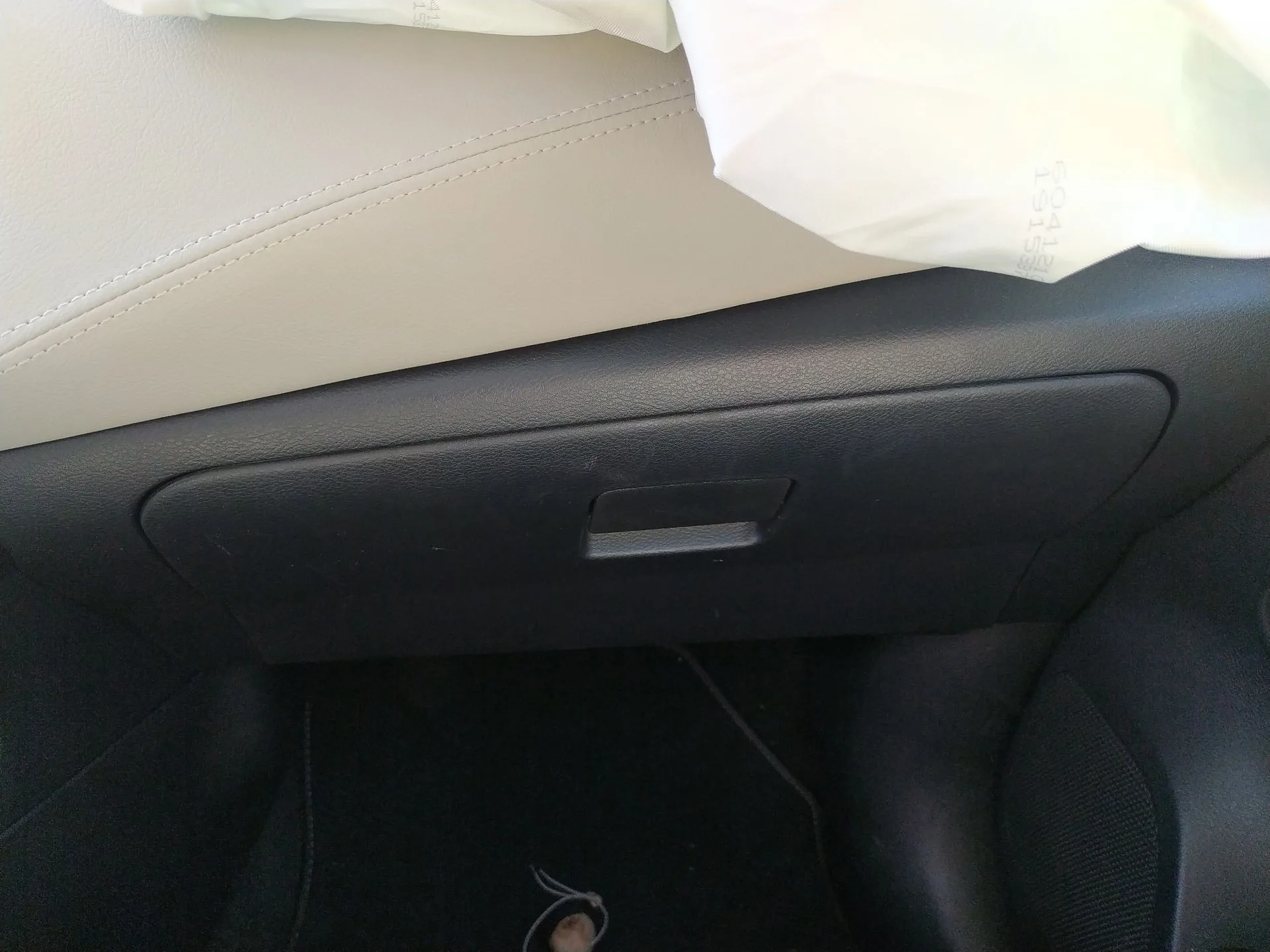 Guantera para Nissan Micra V (K14)