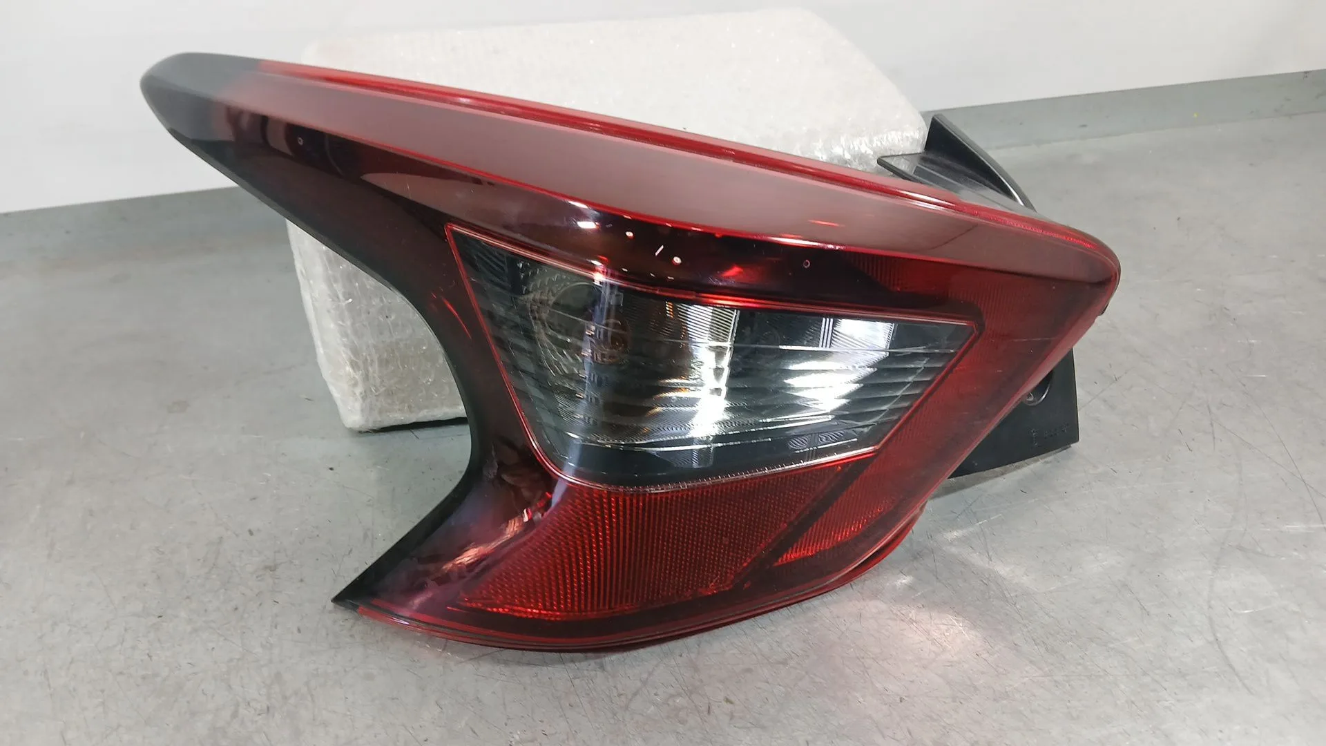 Piloto Trasero Izquierdo para Nissan Micra V (K14)