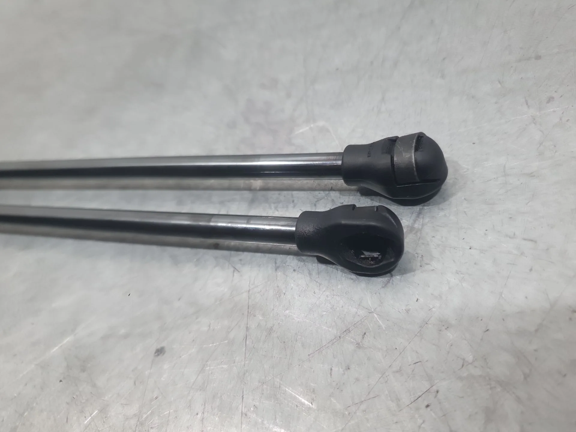 Amortiguadores Maletero / Porton para Dacia Sandero Iii