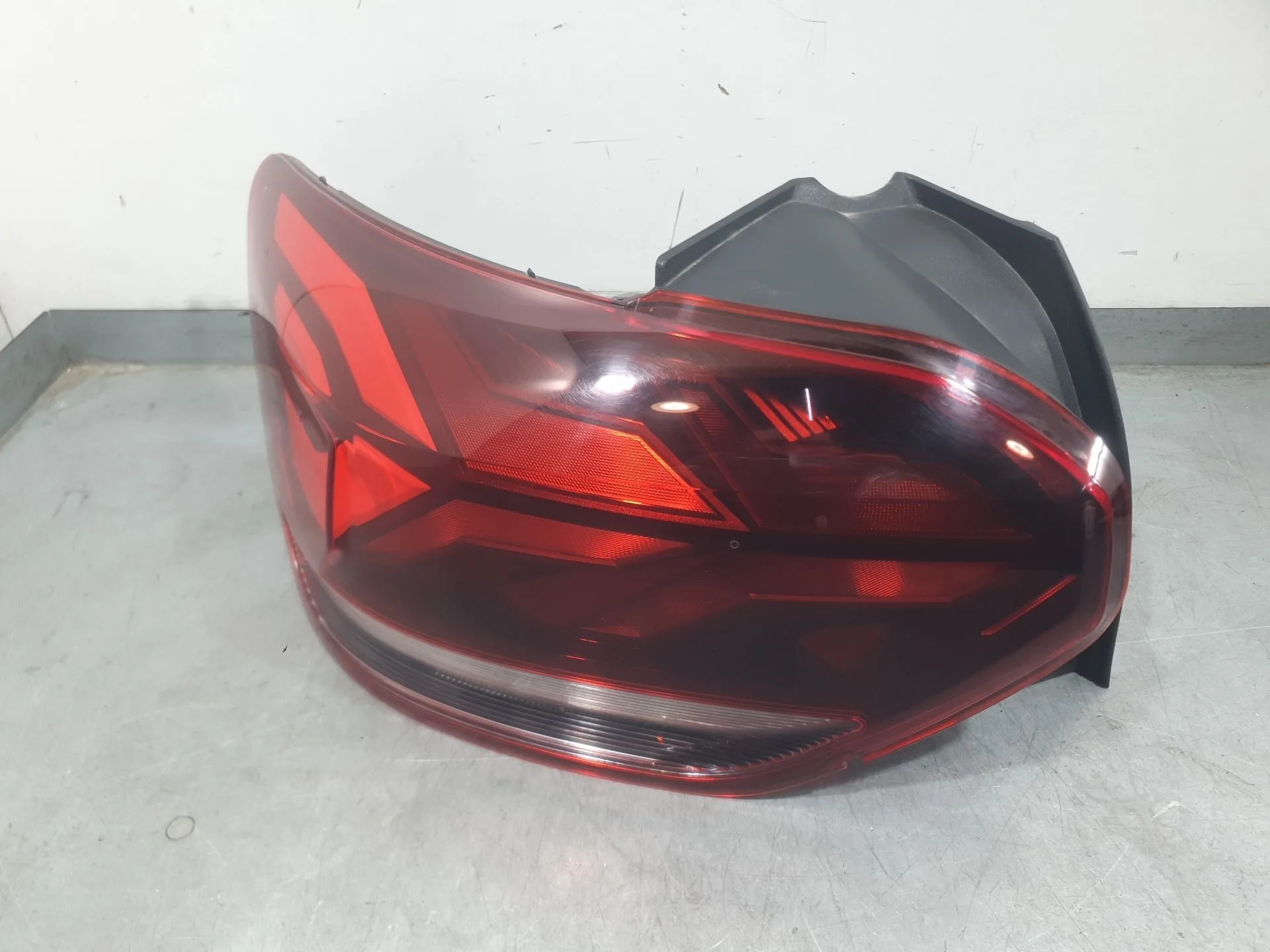 Piloto Trasero Izquierdo para Dacia Sandero Iii