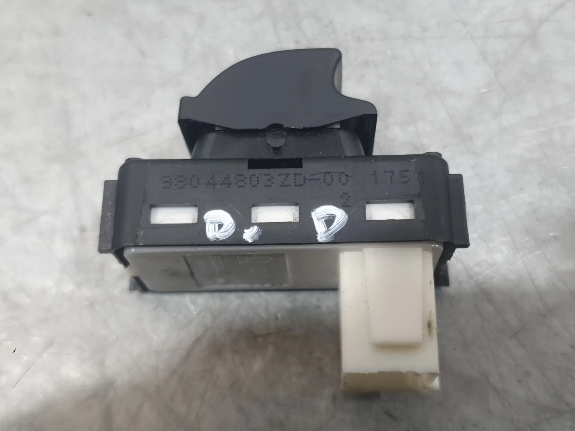 Mando Elevalunas Delantero Derecho para Opel Corsa F (P2Jo)