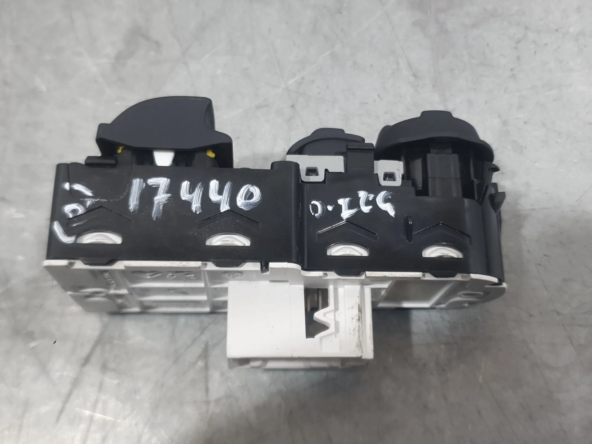Mando Elevalunas Delantero Izquierdo para Opel Corsa F (P2Jo)
