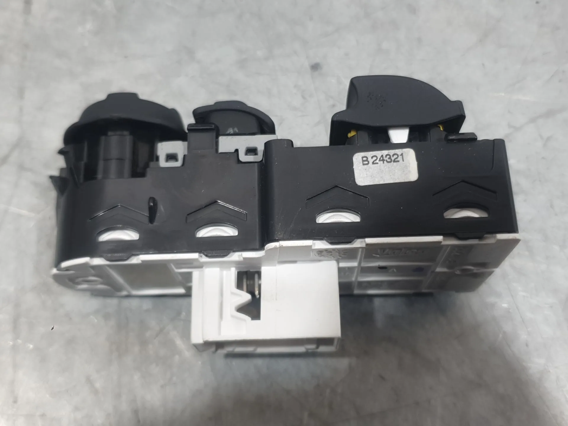 Mando Elevalunas Delantero Izquierdo para Opel Corsa F (P2Jo)