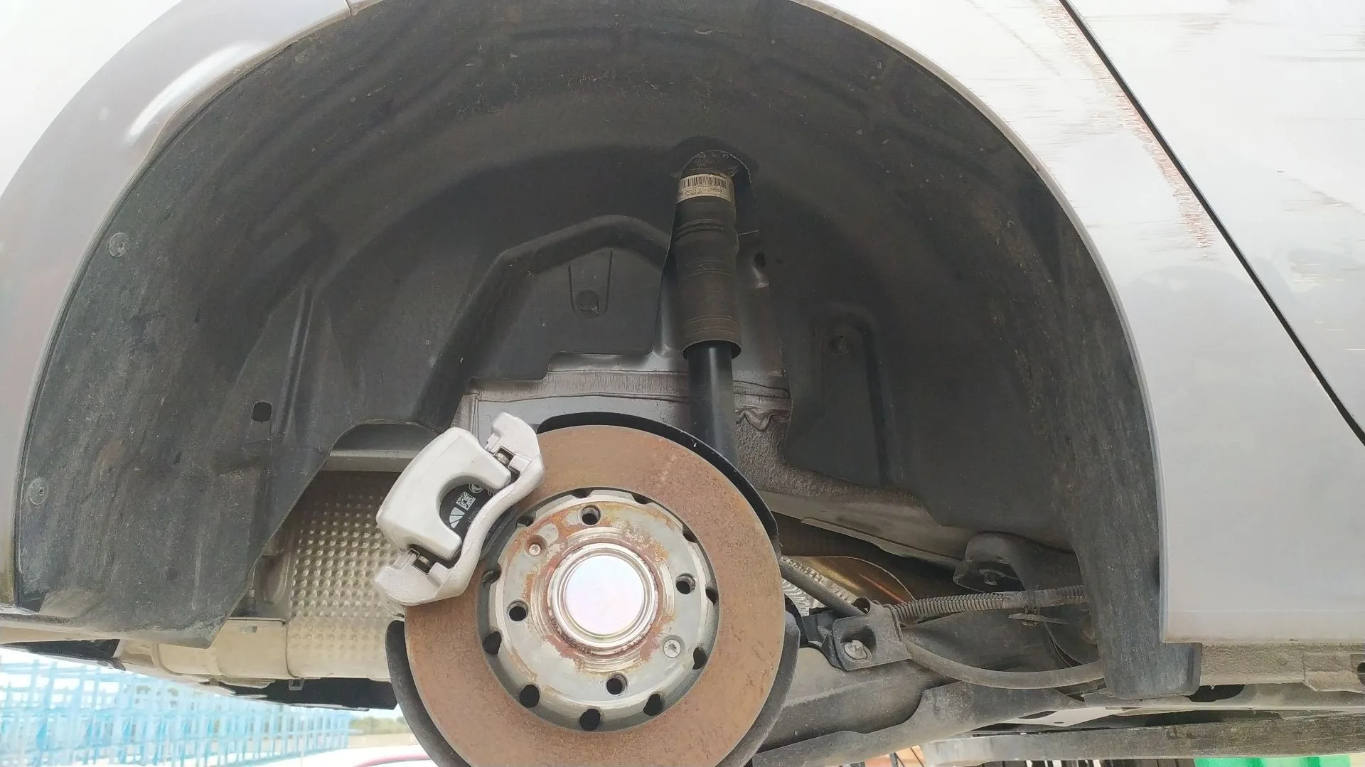 Plastico Pase Rueda Tras. Dch. para Opel Corsa F (P2Jo)
