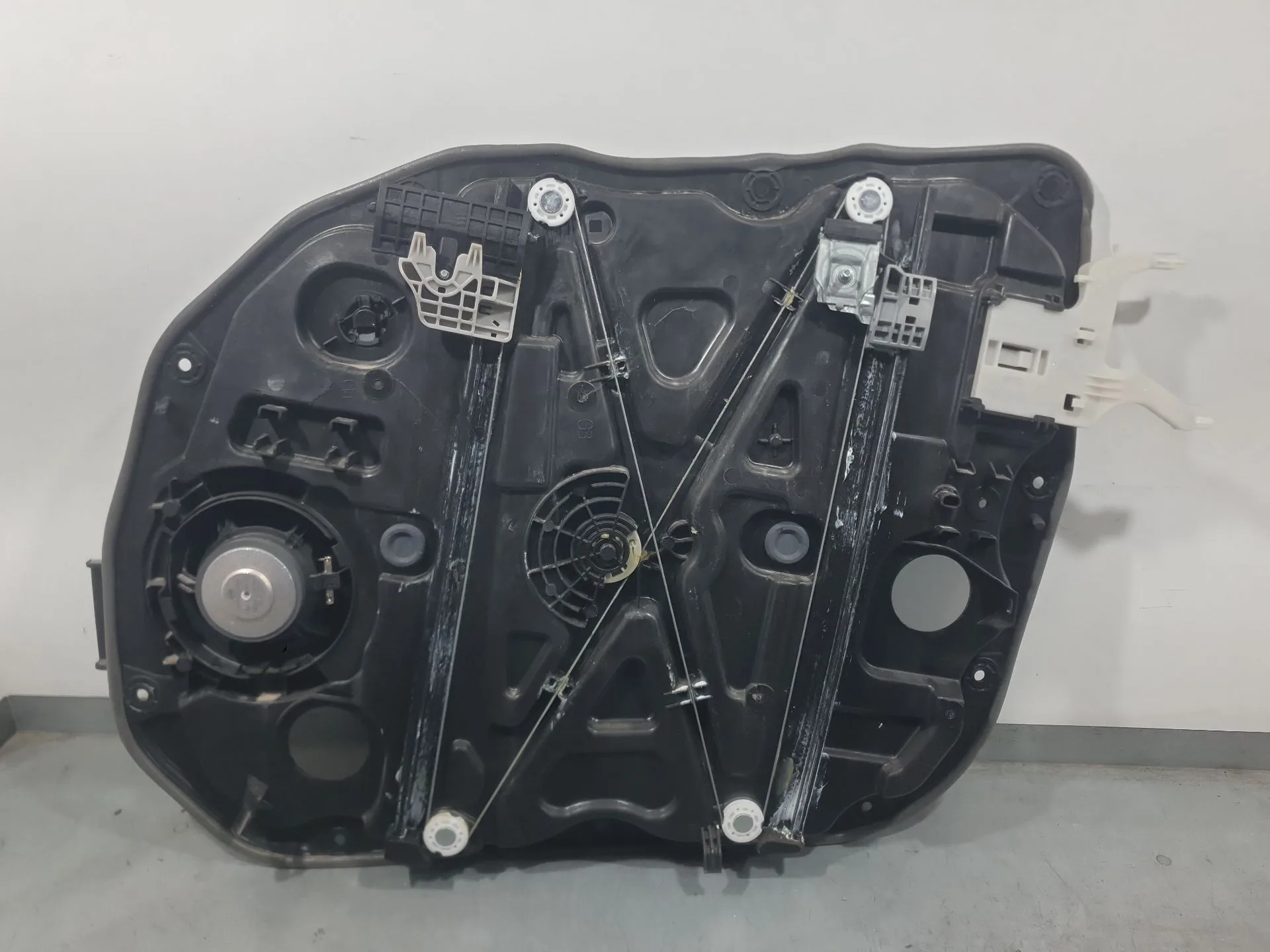 Elevalunas Delantero Izquierdo para Kg Mobility Korando (C300)