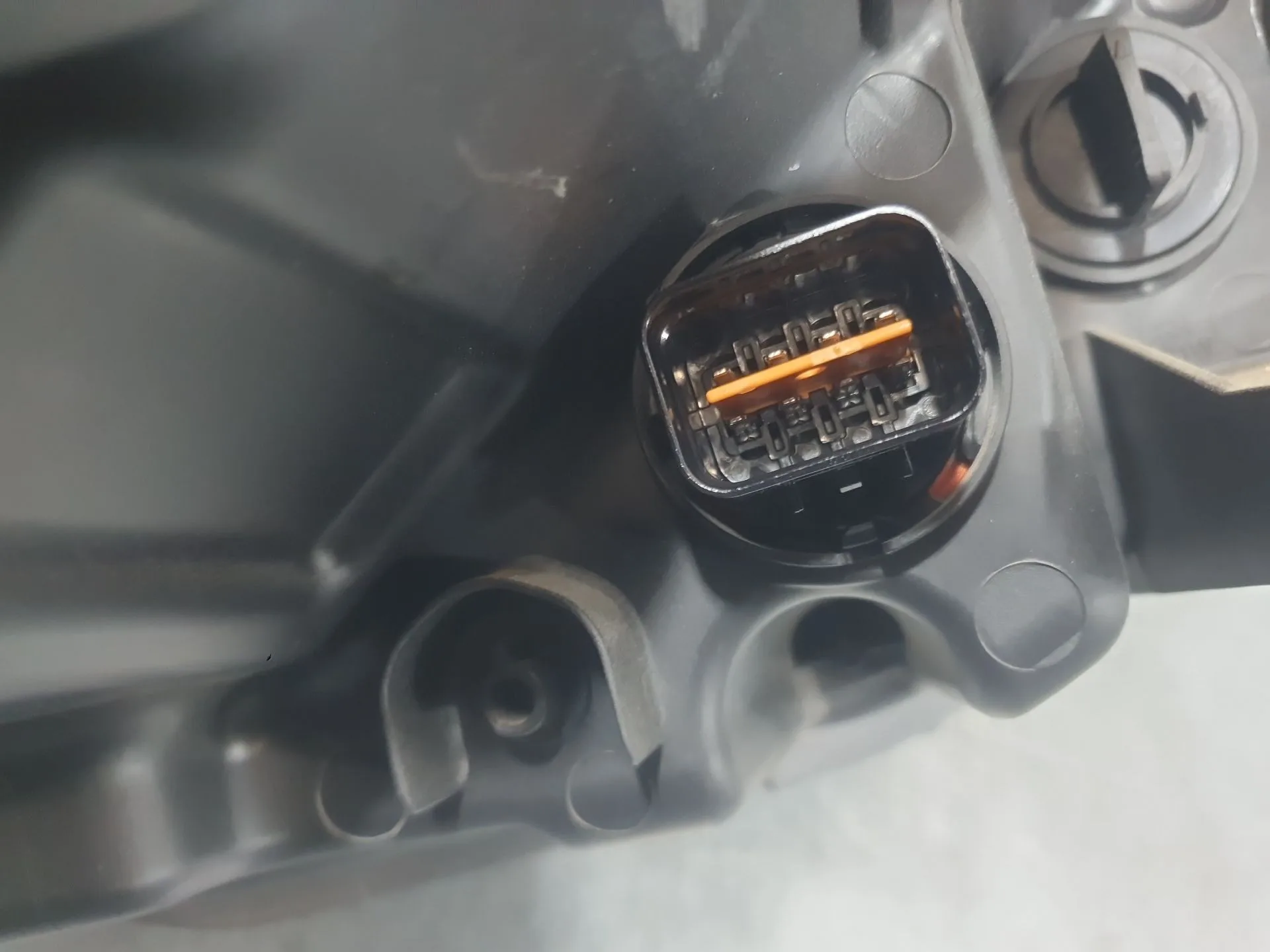 Faro Izquierdo para Kg Mobility Korando (C300)