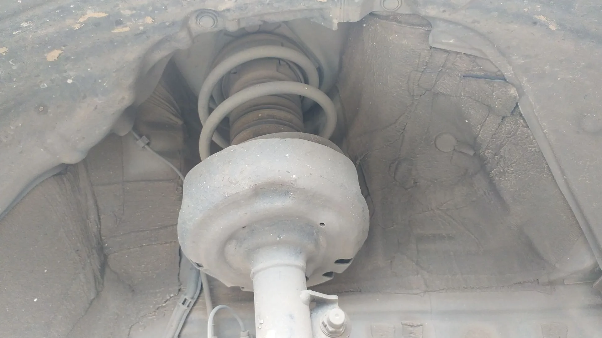 Amortiguador Delantero Derecho para Toyota Corolla Ranchera Familiar (_E21_)