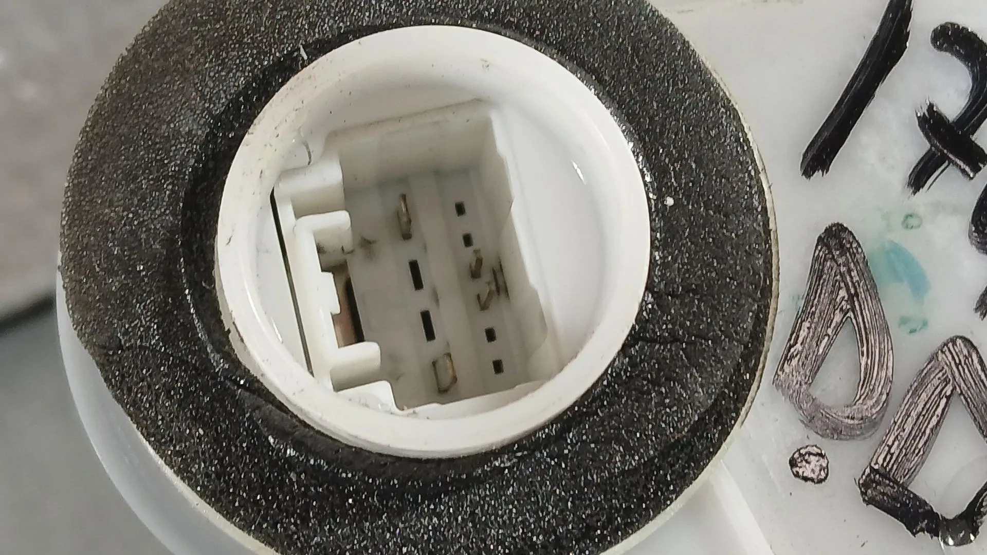 Cerradura Puerta Delantera Derecha para Toyota Corolla Ranchera Familiar (_E21_)
