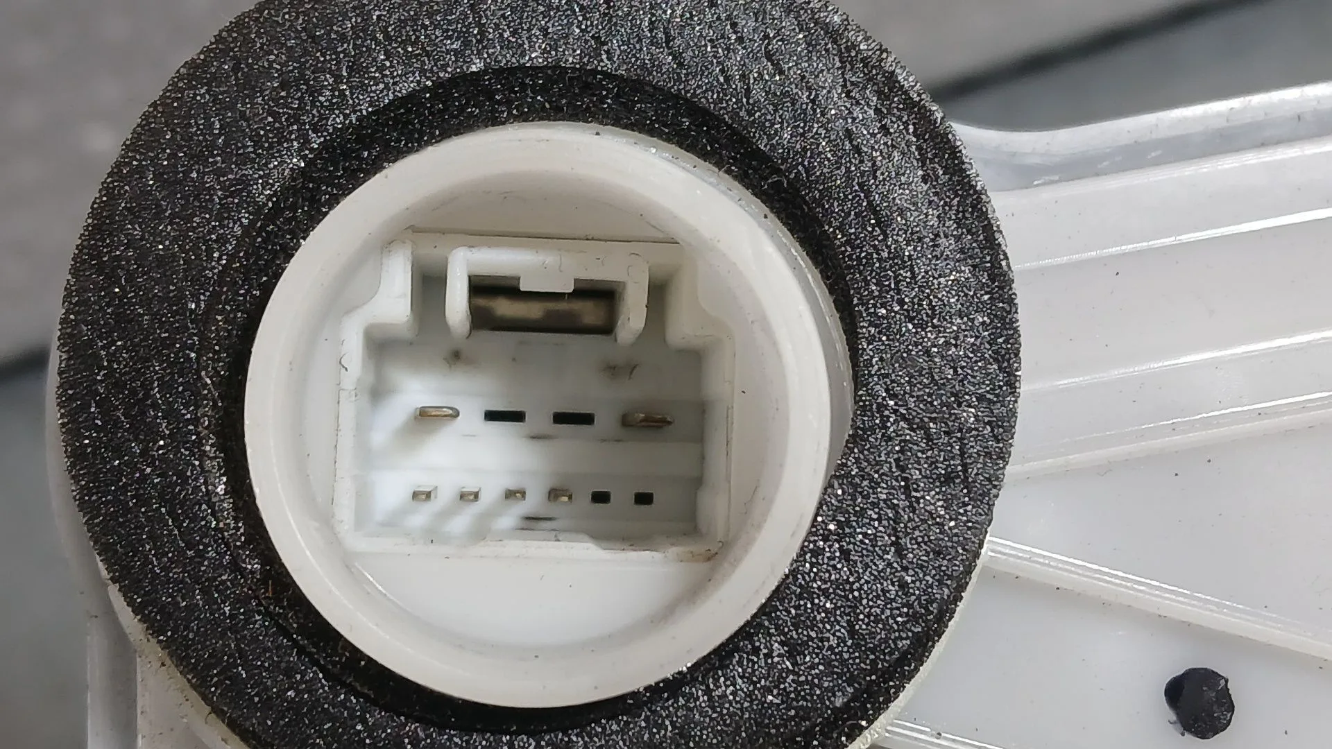 Cerradura Puerta Delantera Izquierda para Toyota Corolla Ranchera Familiar (_E21_)