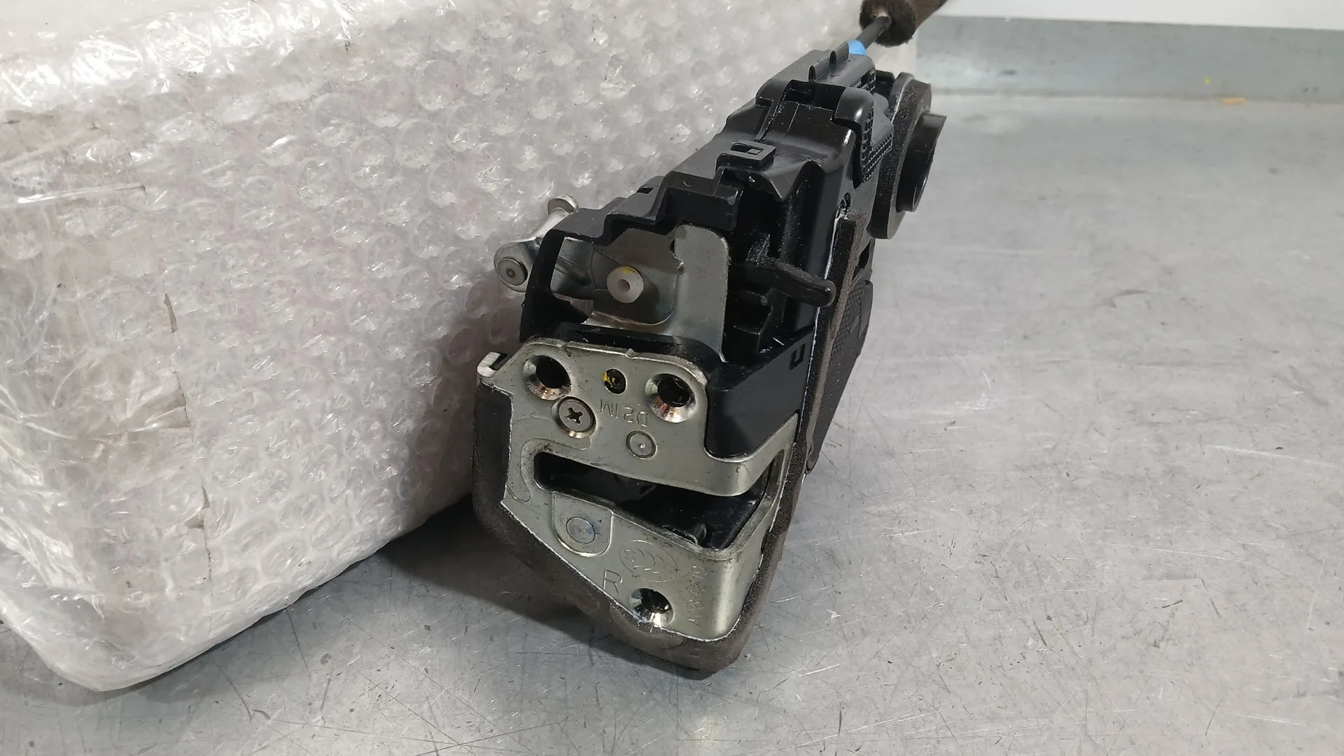 Cerradura Puerta Trasera Derecha para Toyota Corolla Ranchera Familiar (_E21_)