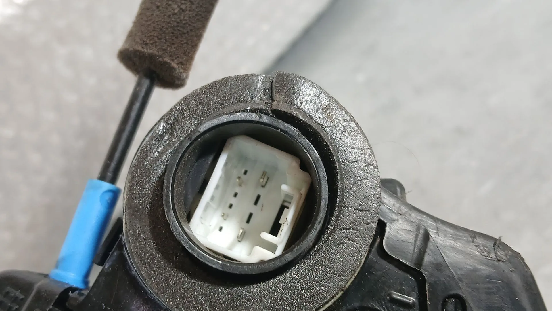 Cerradura Puerta Trasera Derecha para Toyota Corolla Ranchera Familiar (_E21_)