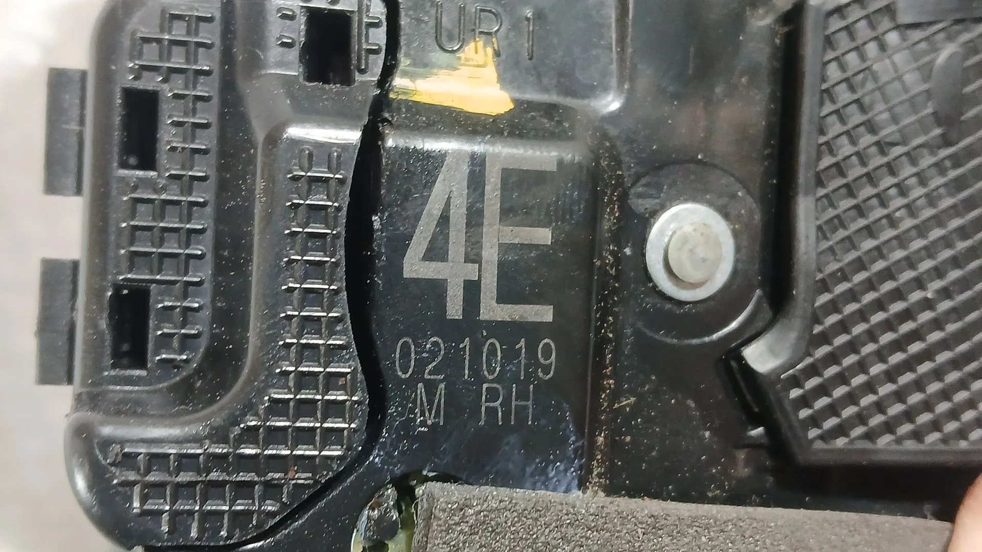 Cerradura Puerta Trasera Derecha para Toyota Corolla Ranchera Familiar (_E21_)