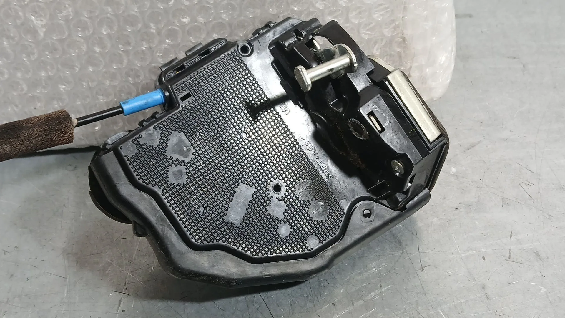 Cerradura Puerta Trasera Derecha para Toyota Corolla Ranchera Familiar (_E21_)