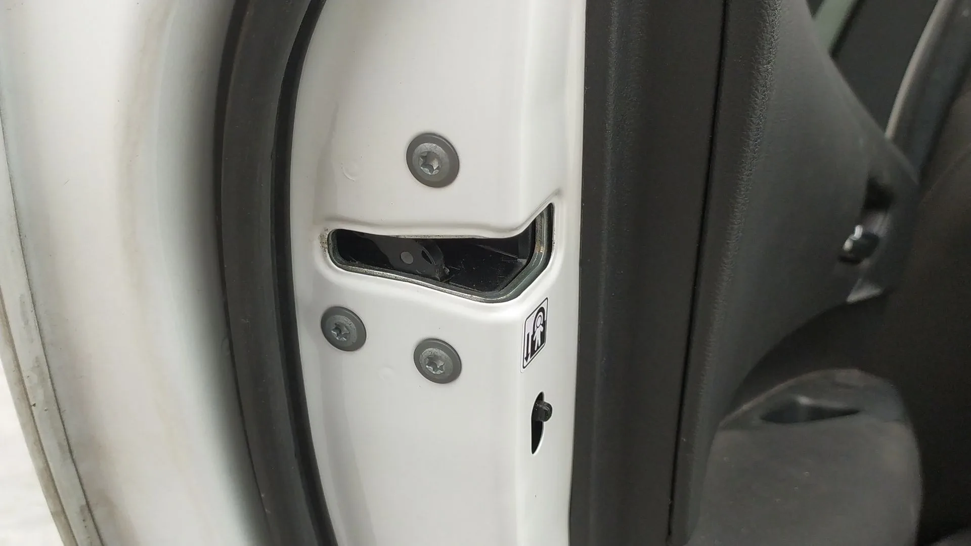 Cerradura Puerta Trasera Izquierda para Toyota Corolla Ranchera Familiar (_E21_)