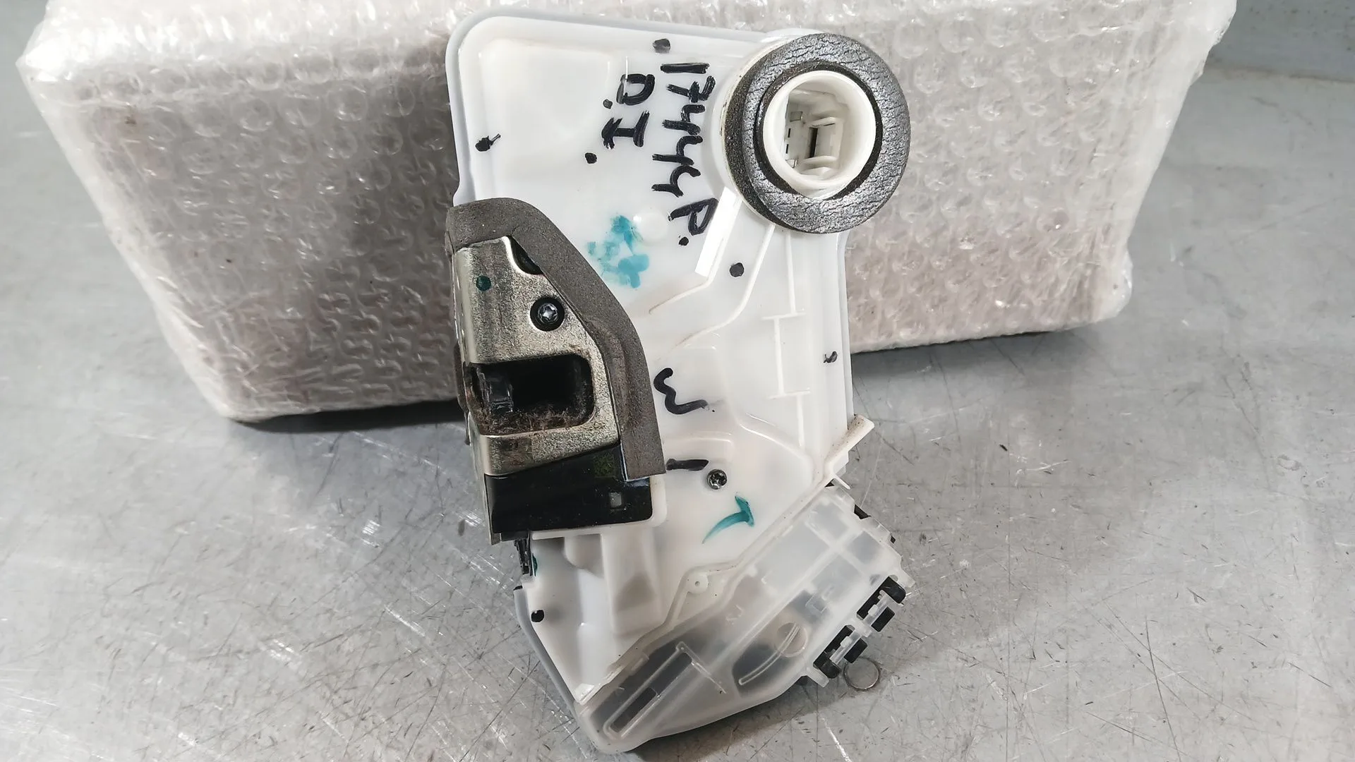 Cerradura Puerta Trasera Izquierda para Toyota Corolla Ranchera Familiar (_E21_)