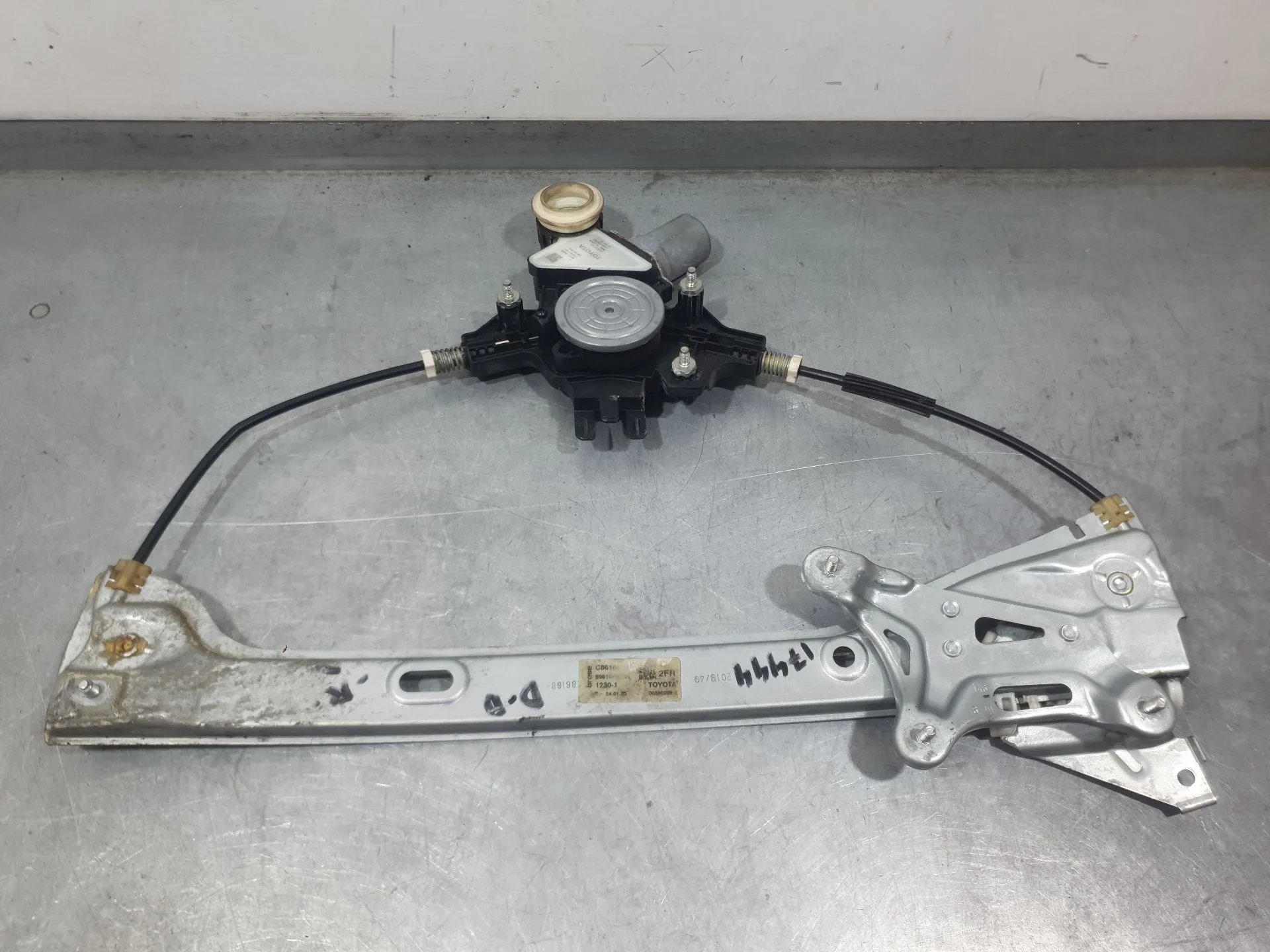 Elevalunas Delantero Derecho para Toyota Corolla Ranchera Familiar (_E21_)
