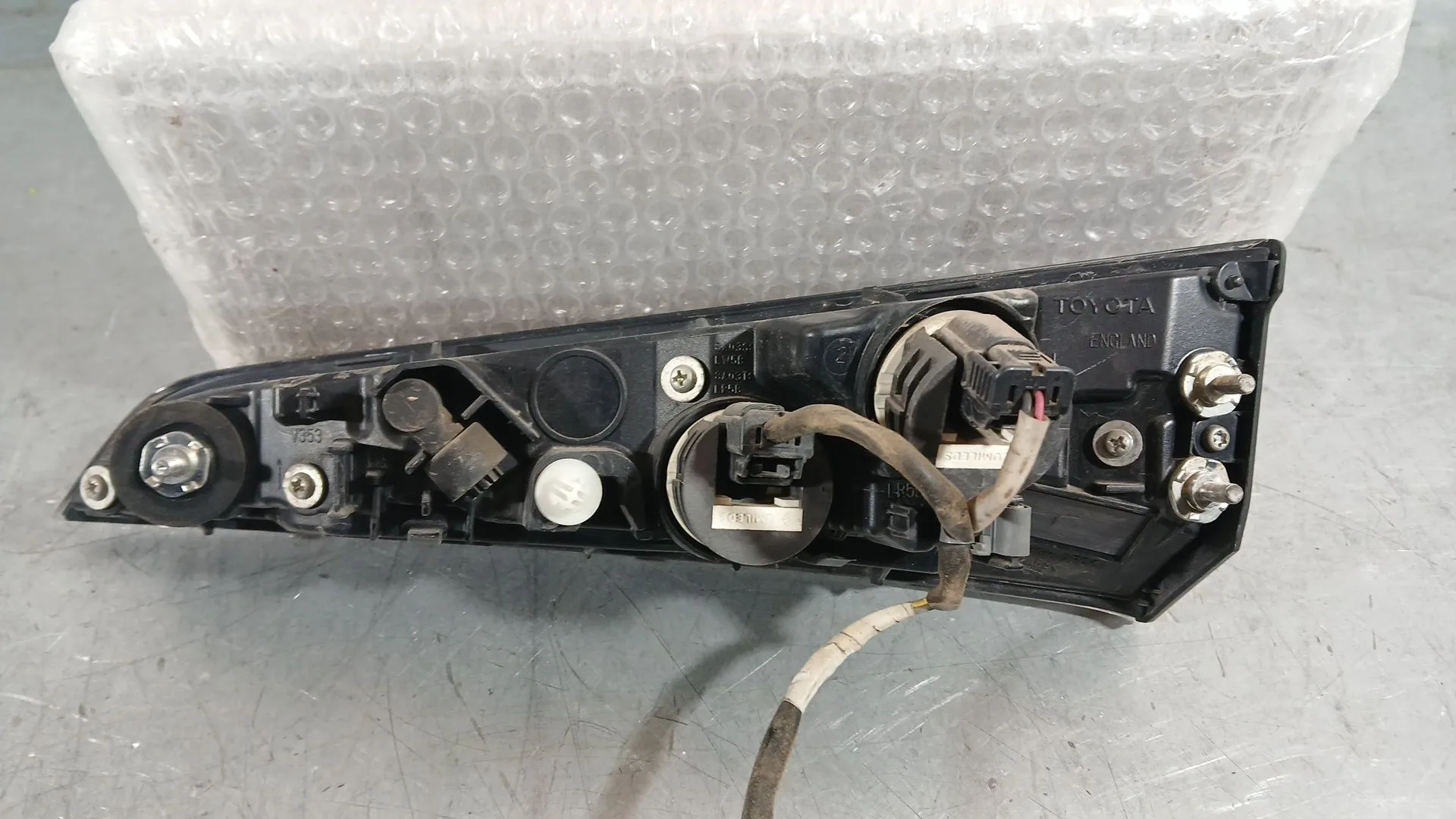 Piloto Trasero Izquierdo Interior para Toyota Corolla Ranchera Familiar (_E21_)