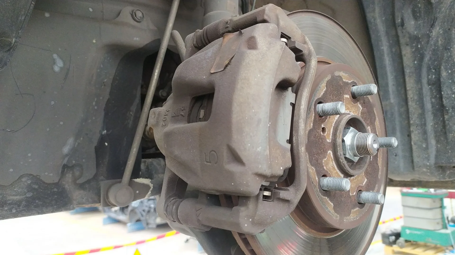 Pinza Freno Delantera Izquierda para Toyota Corolla Ranchera Familiar (_E21_)