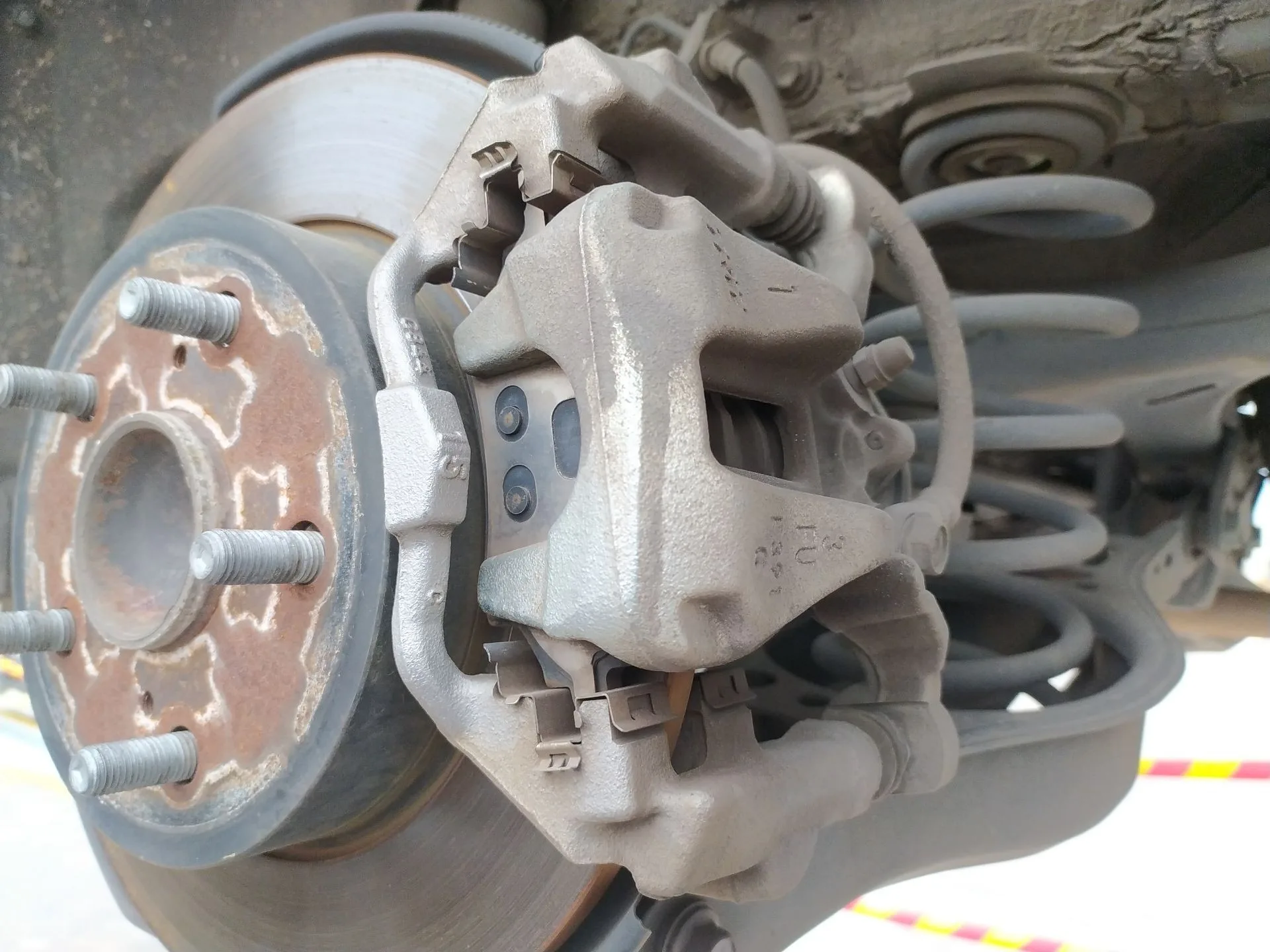 Pinza Freno Trasera Izquierda para Toyota Corolla Ranchera Familiar (_E21_)