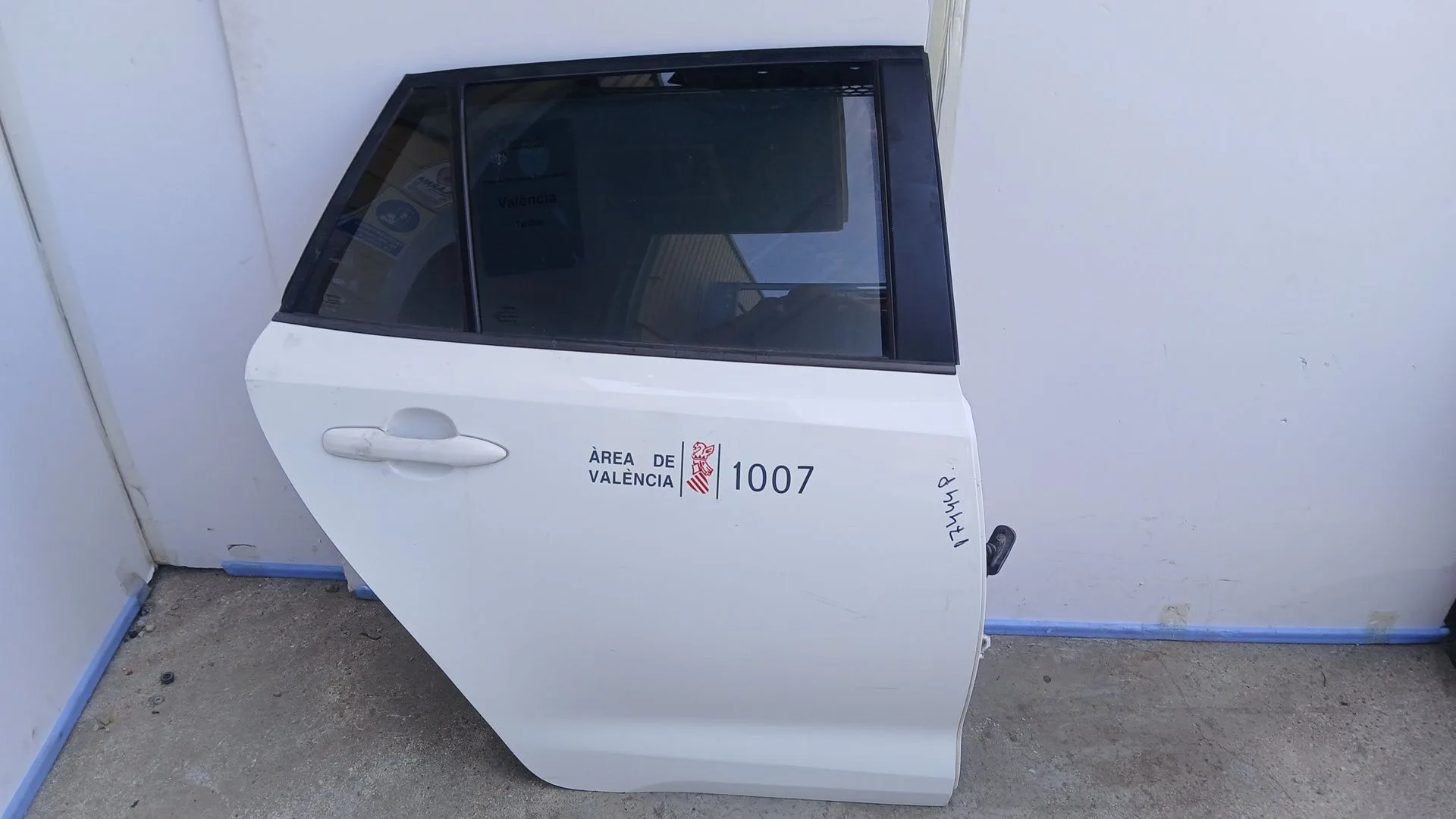 Puerta Trasera Derecha para Toyota Corolla Ranchera Familiar (_E21_)
