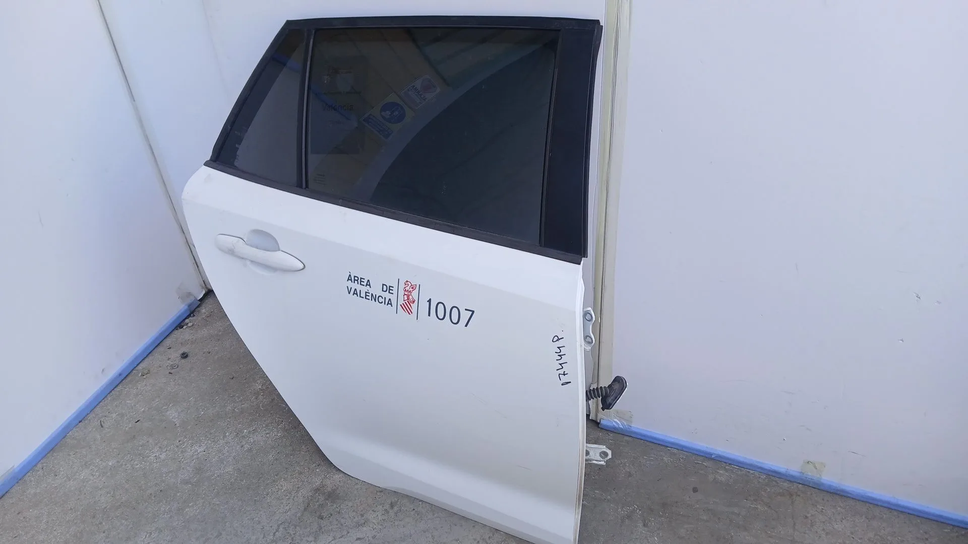 Puerta Trasera Derecha para Toyota Corolla Ranchera Familiar (_E21_)