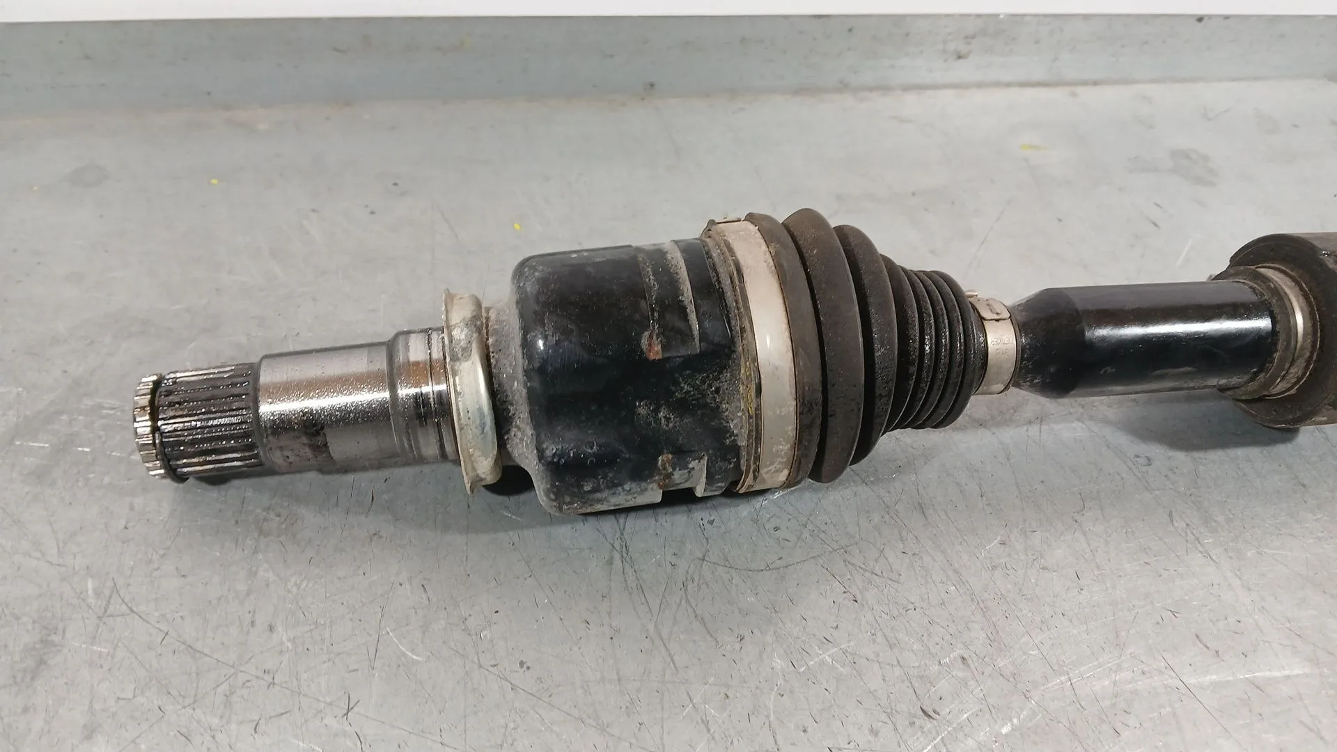 Transmision Delantera Derecha para Toyota Corolla Ranchera Familiar (_E21_)