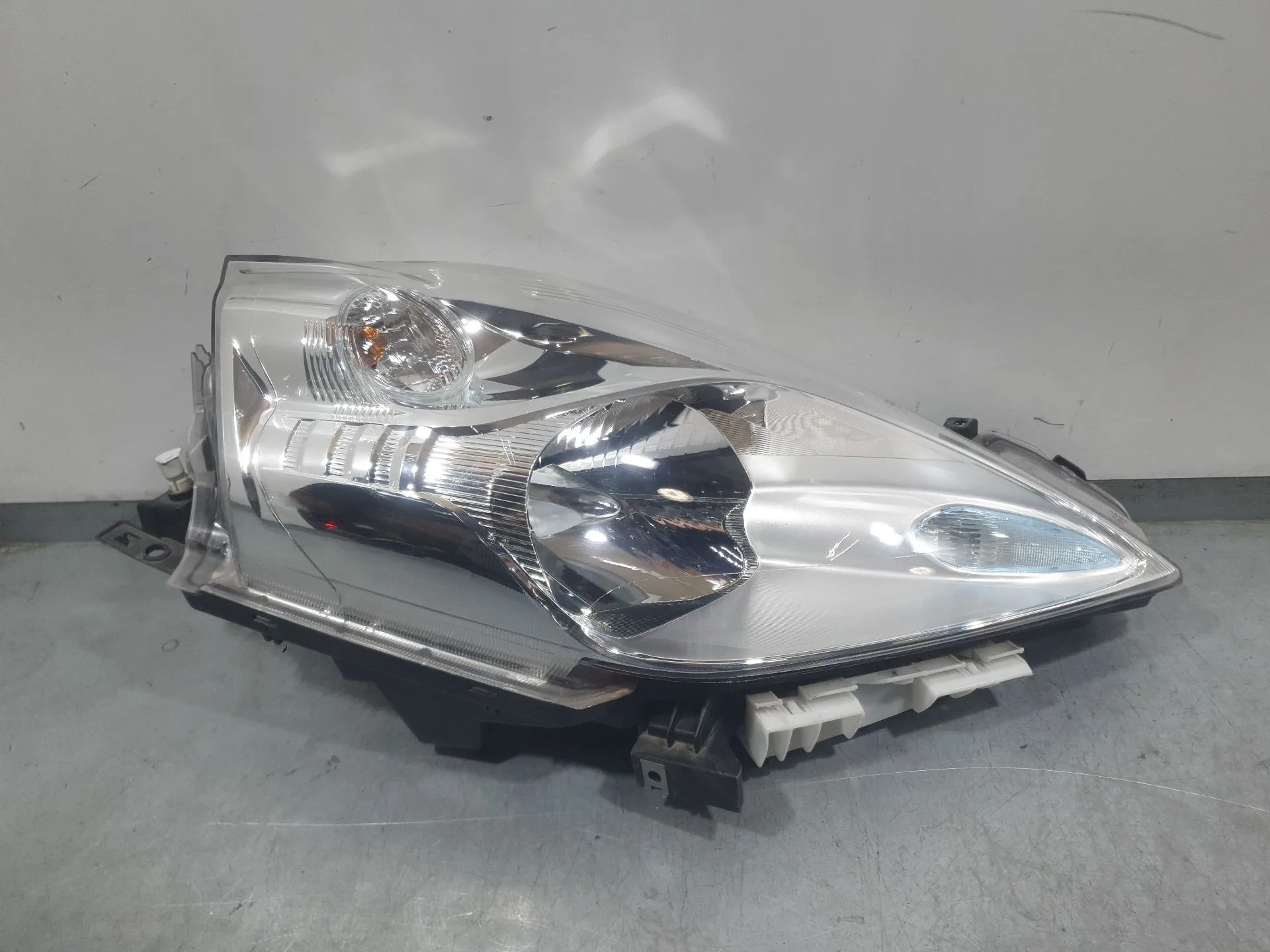 Faro Derecho para Nissan Leaf (Ze0)