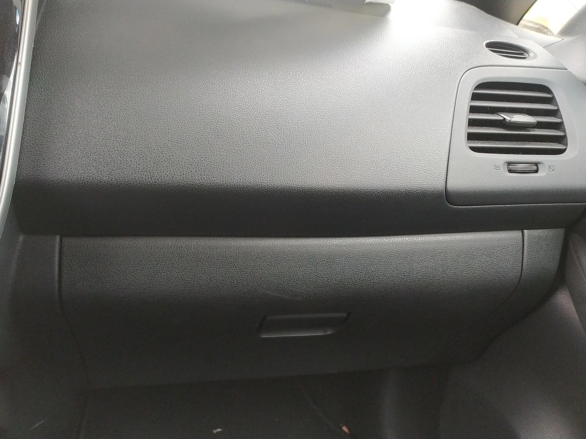 Guantera para Nissan Leaf (Ze0)