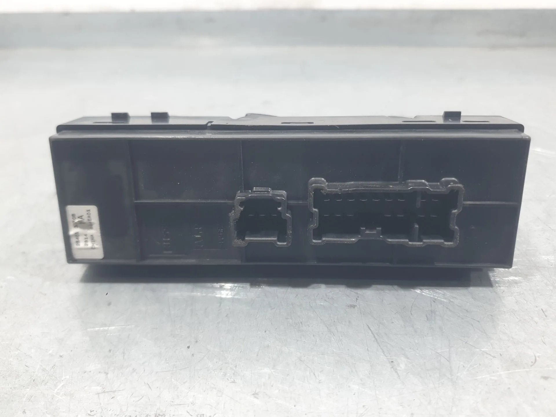 Mando Elevalunas Delantero Izquierdo para Nissan Leaf (Ze0)
