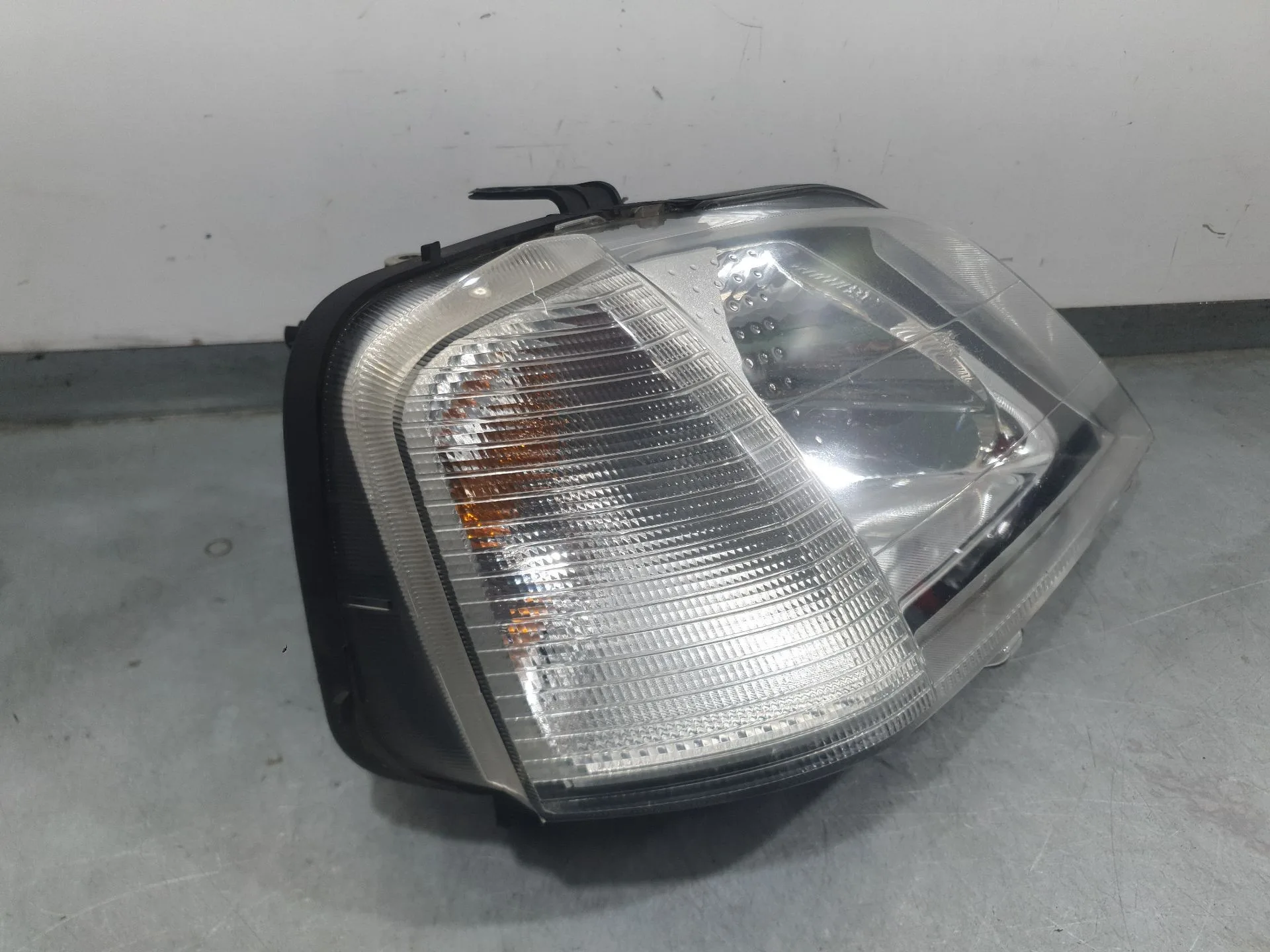 Faro Derecho para Dacia Logan (Ls_)