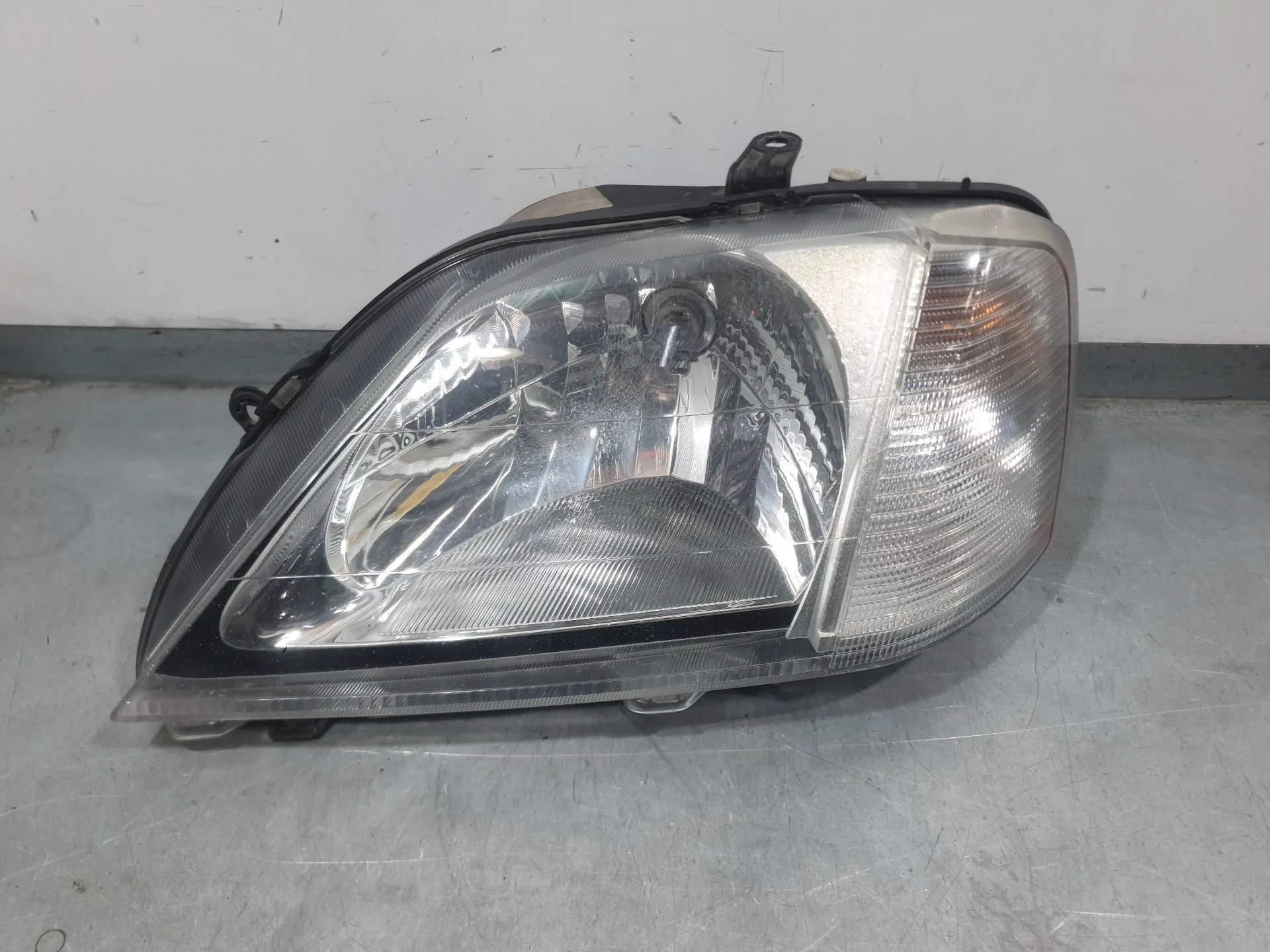 Faro Izquierdo para Dacia Logan (Ls_)