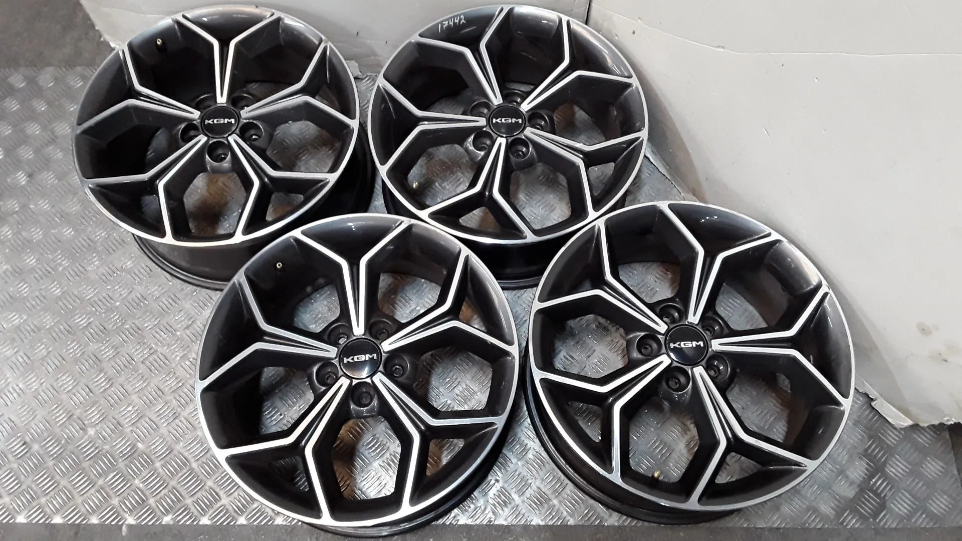 Juego Llantas Aluminio para Kg Mobility Korando (C300)