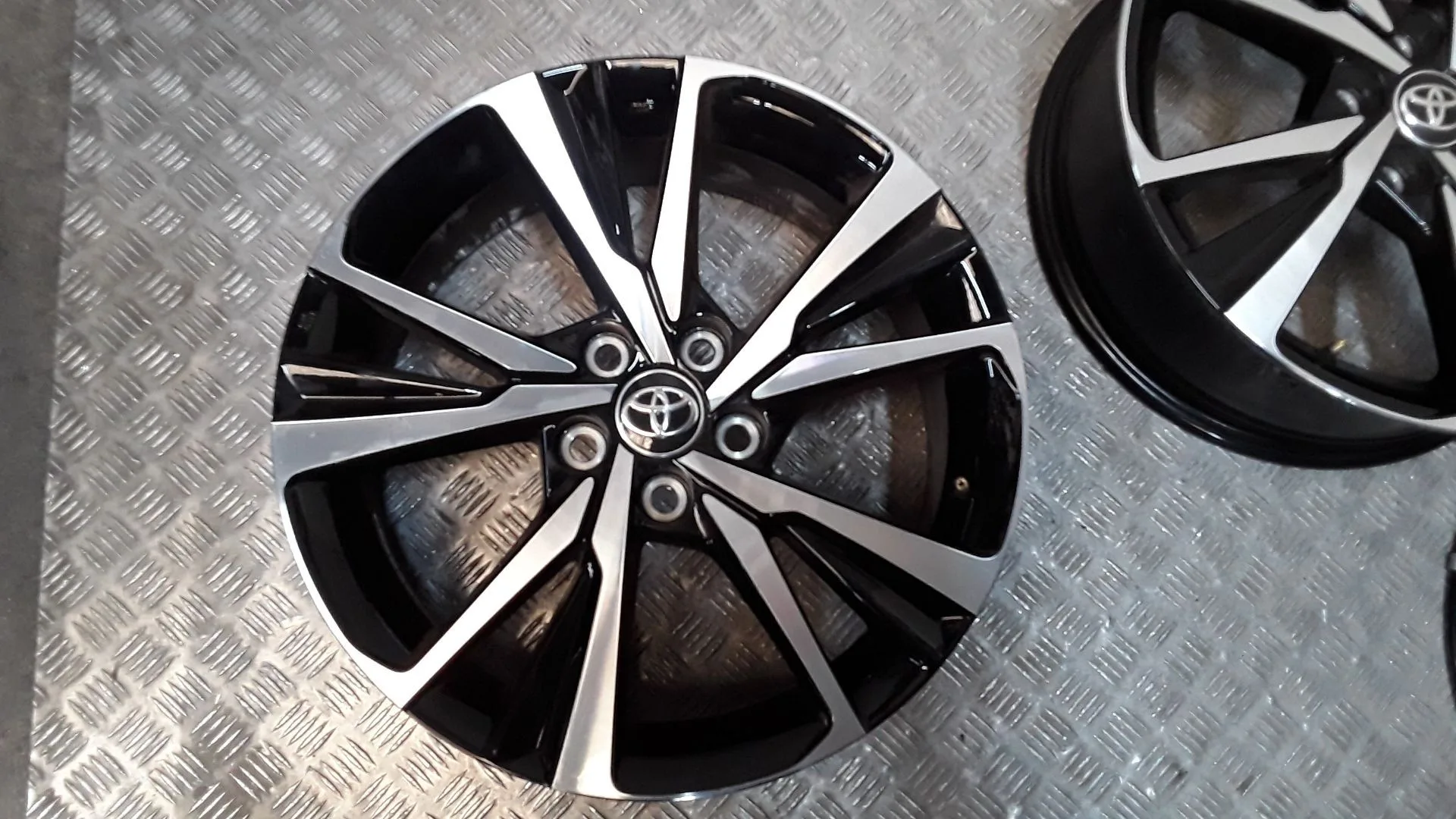 Juego Llantas Aluminio para Toyota C-Hr (_X1_)
