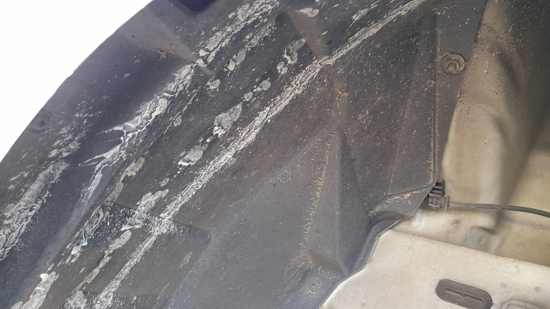 Plastico Pase Rueda Del. Izq. para Fiat 500 C (312_)