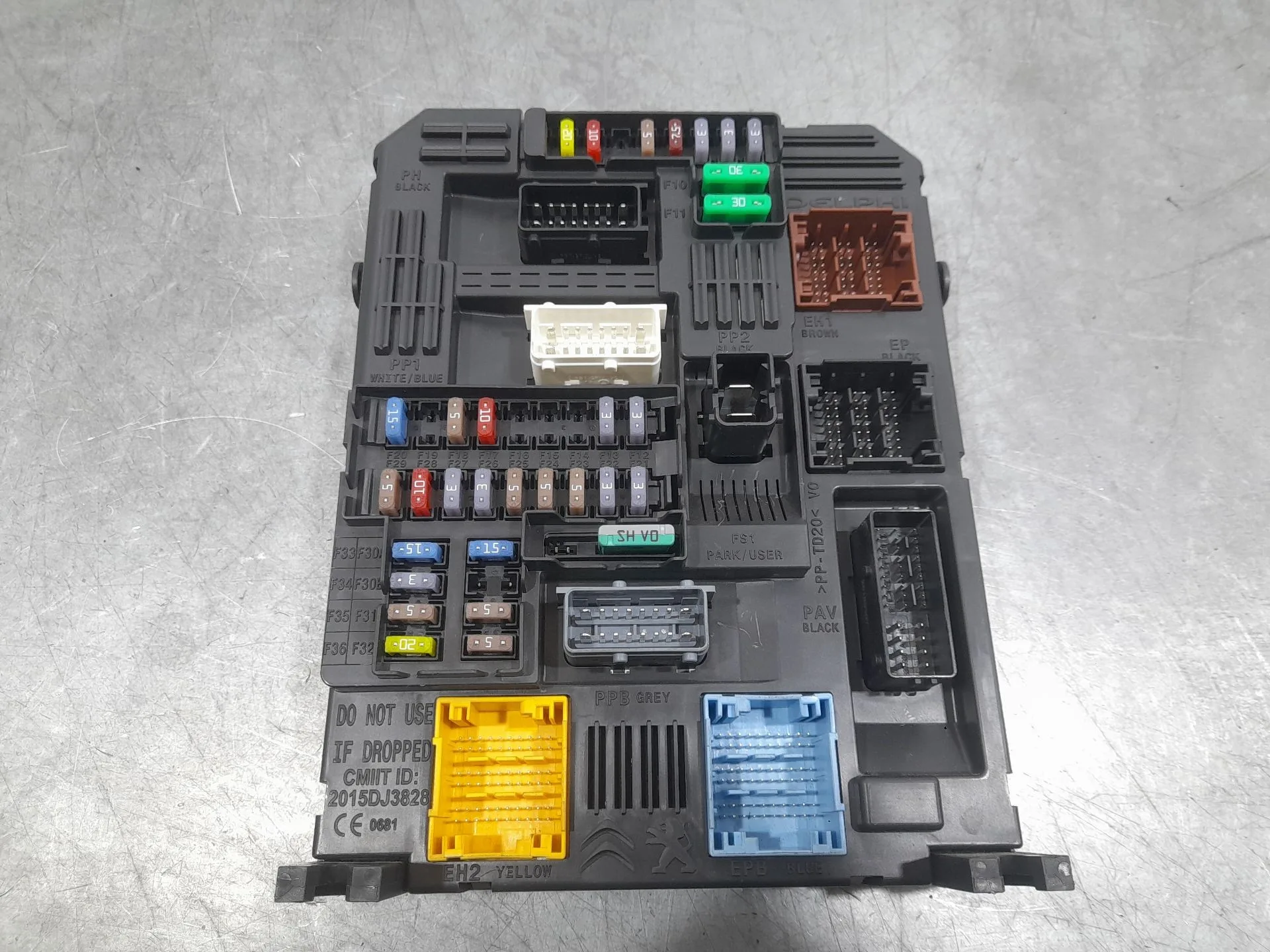 Caja Reles / Fusibles para Peugeot 3008