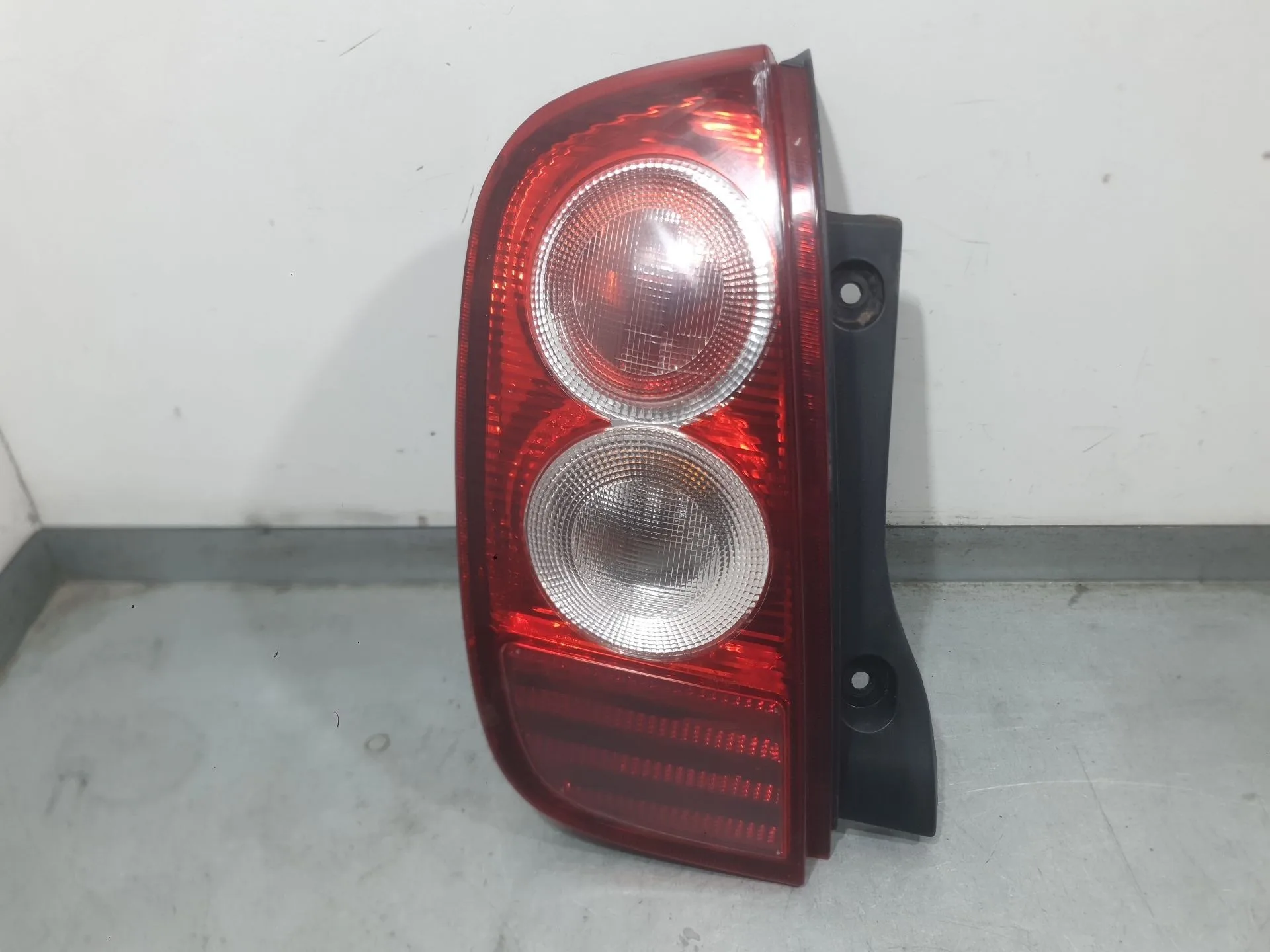 Piloto Trasero Izquierdo para Nissan Micra Iii (K12)
