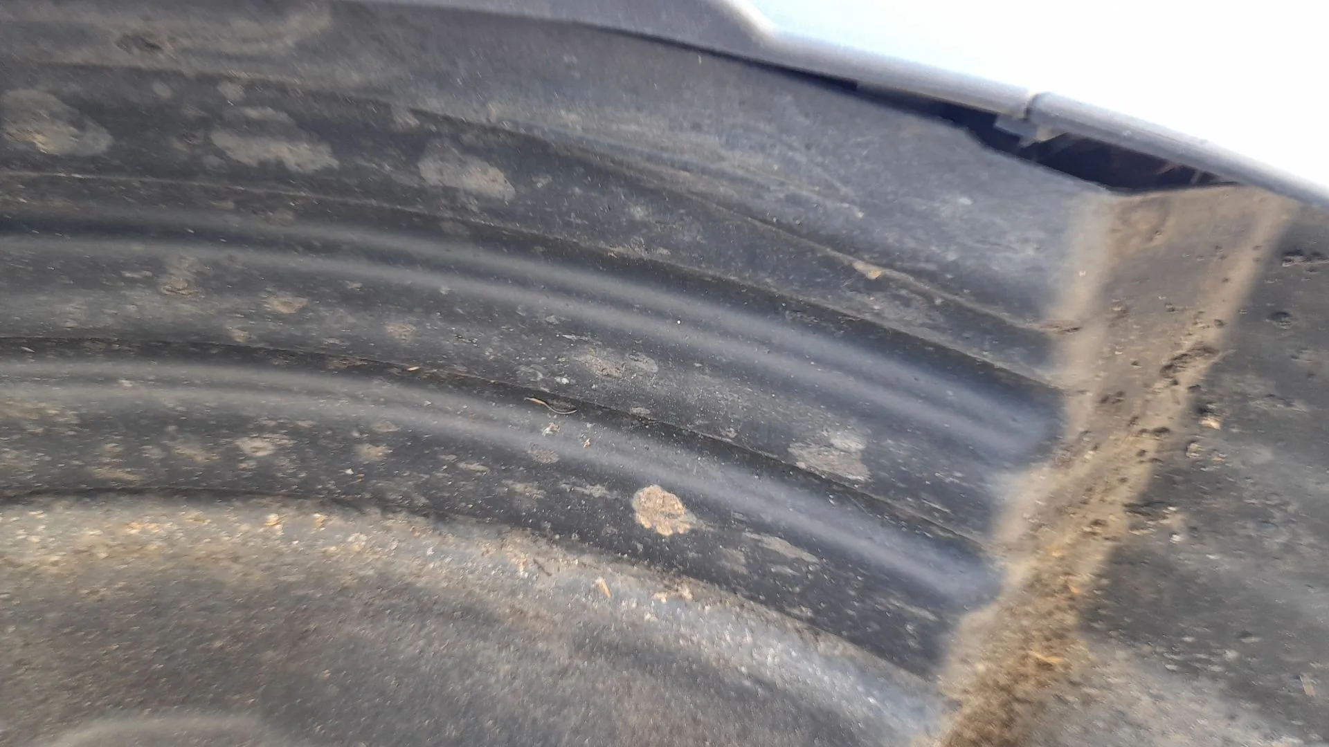 Plastico Pase Rueda Tras. Izq. para Fiat 500X (334_)