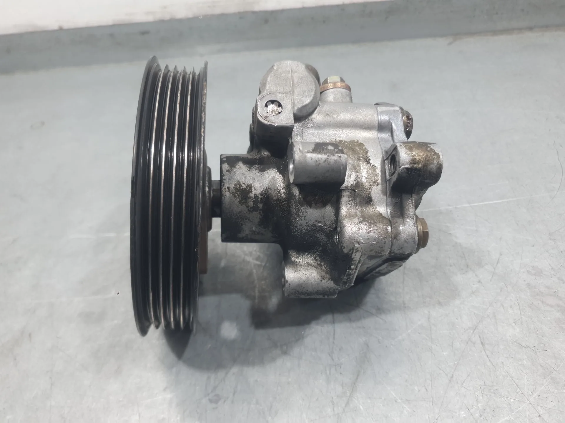 Bomba Direccion para Volkswagen Passat B5 (3B2)