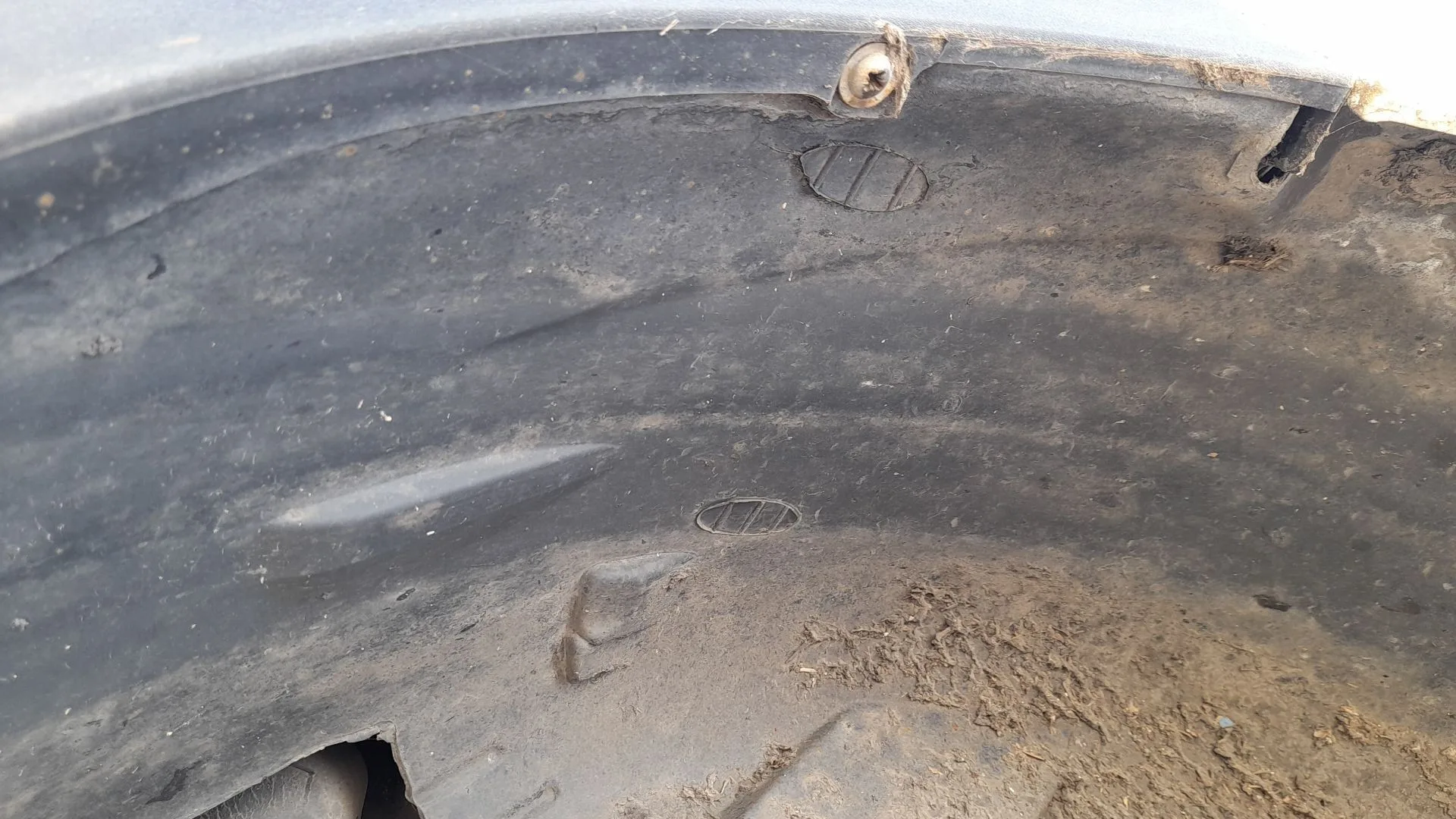 Plastico Pase Rueda Tras. Dch. para Fiat Doblo Cargo (263_)