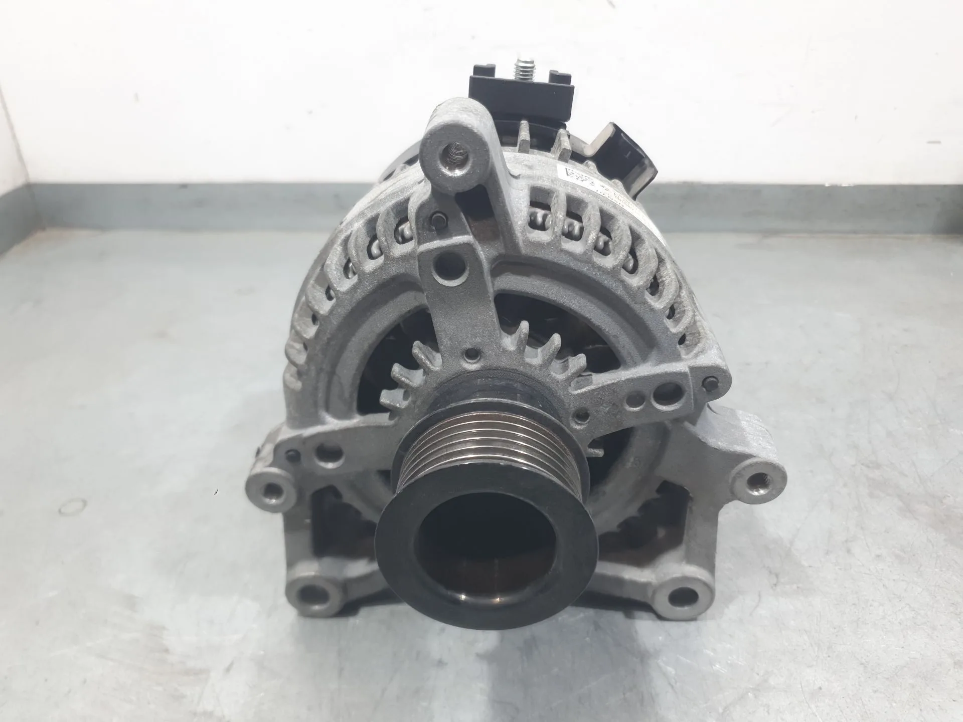 Alternador para Bmw 1 (F40)