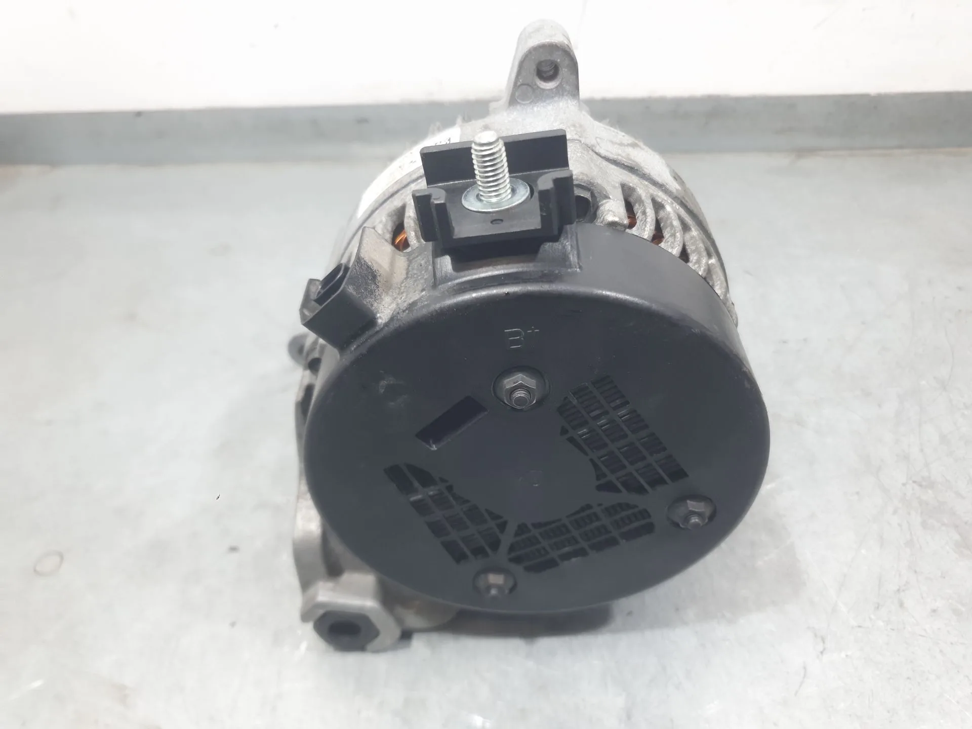 Alternador para Bmw 1 (F40)