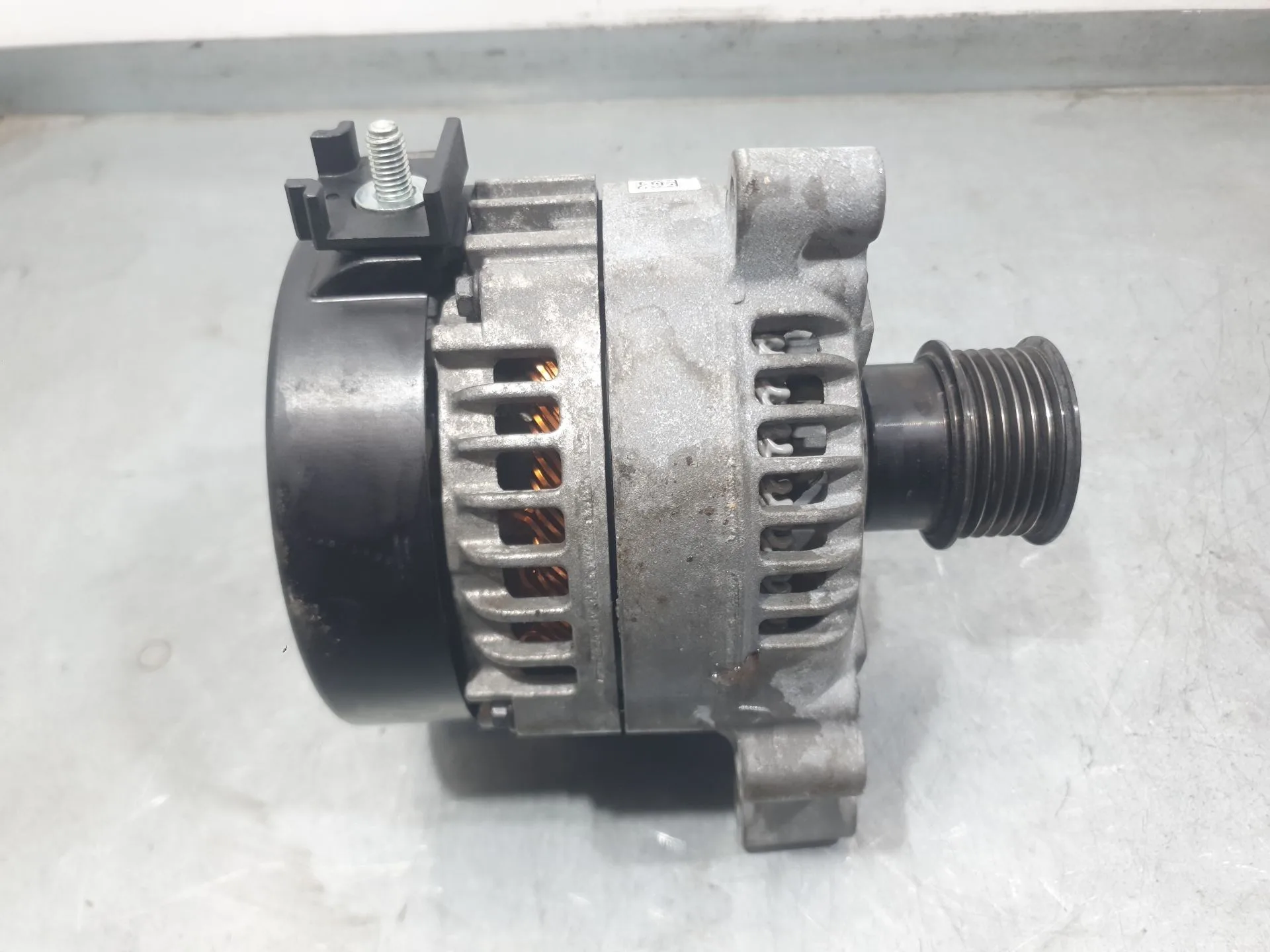 Alternador para Bmw 1 (F40)