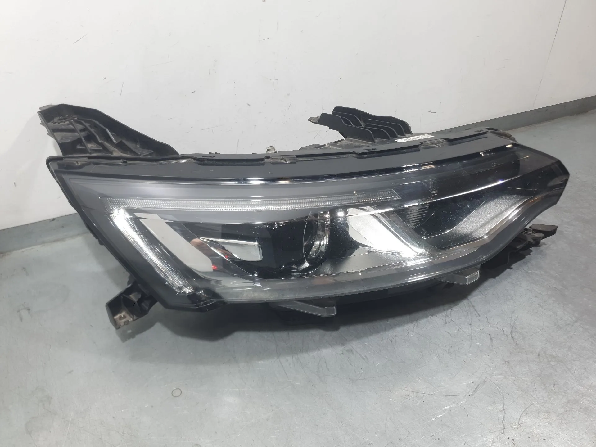 Faro Derecho para Renault Talisman (Lp_)