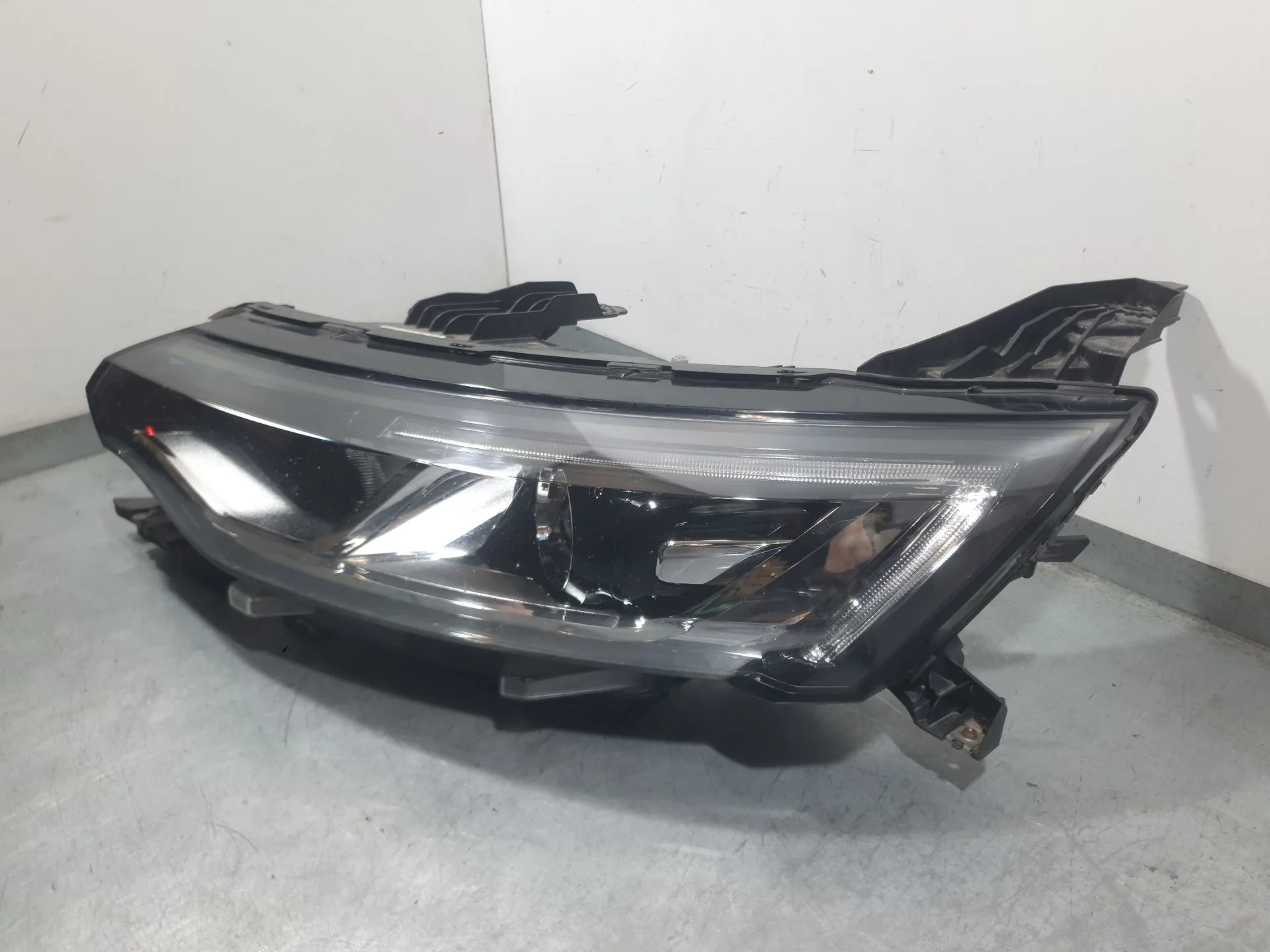Faro Izquierdo para Renault Talisman (Lp_)