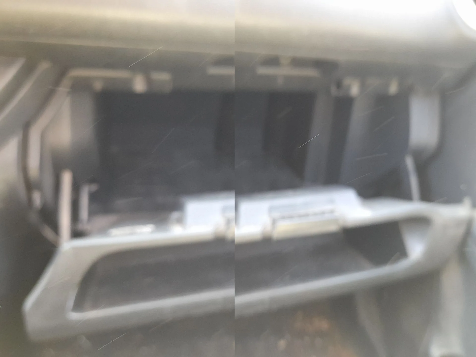 Guantera para Nissan Note (E12)