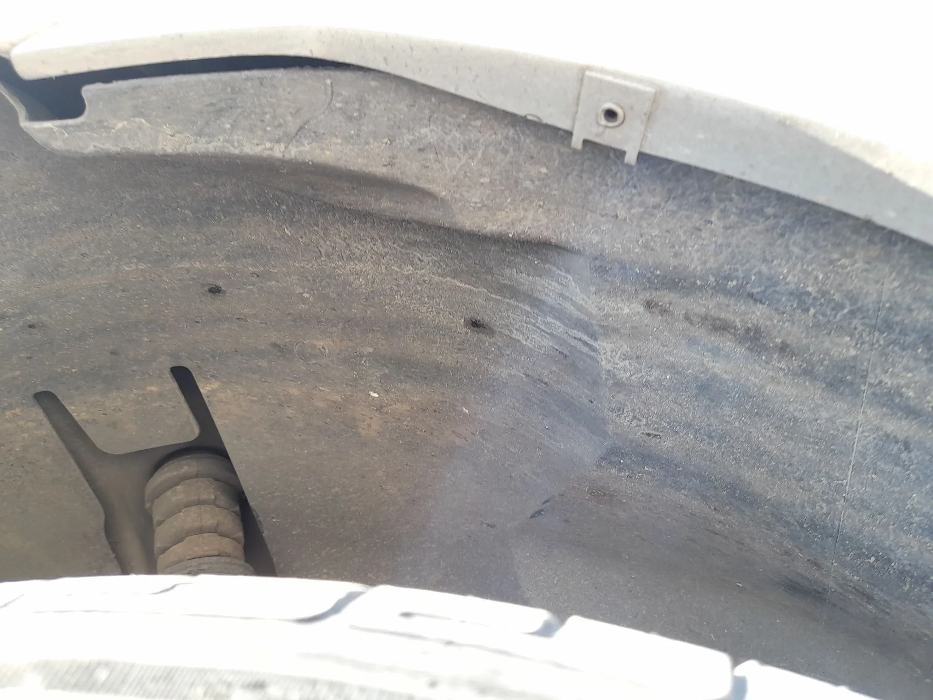 Plastico Pase Rueda Tras. Izq. para Nissan Note (E12)
