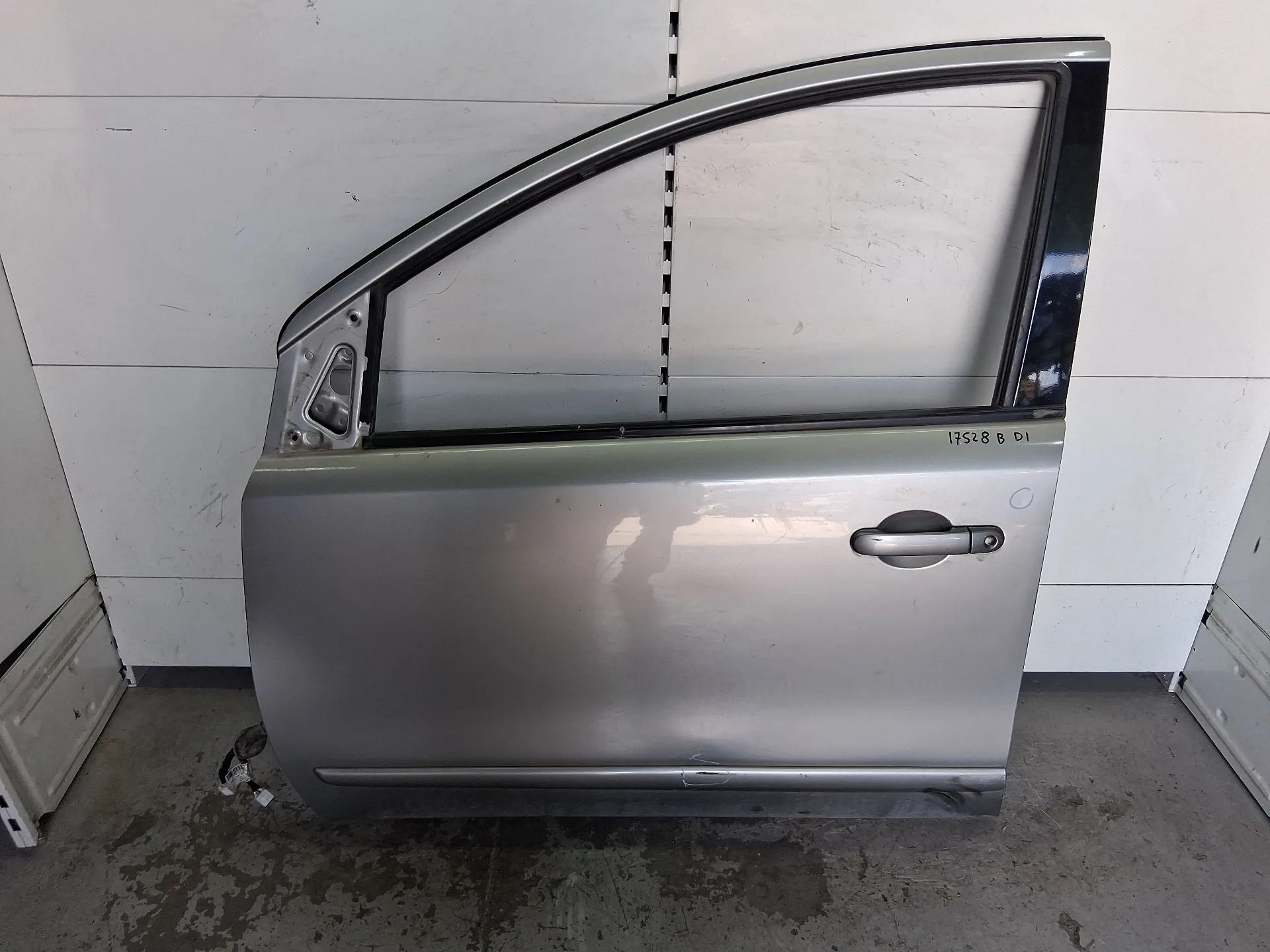 Puerta Delantera Izquierda para Nissan Note (E12)