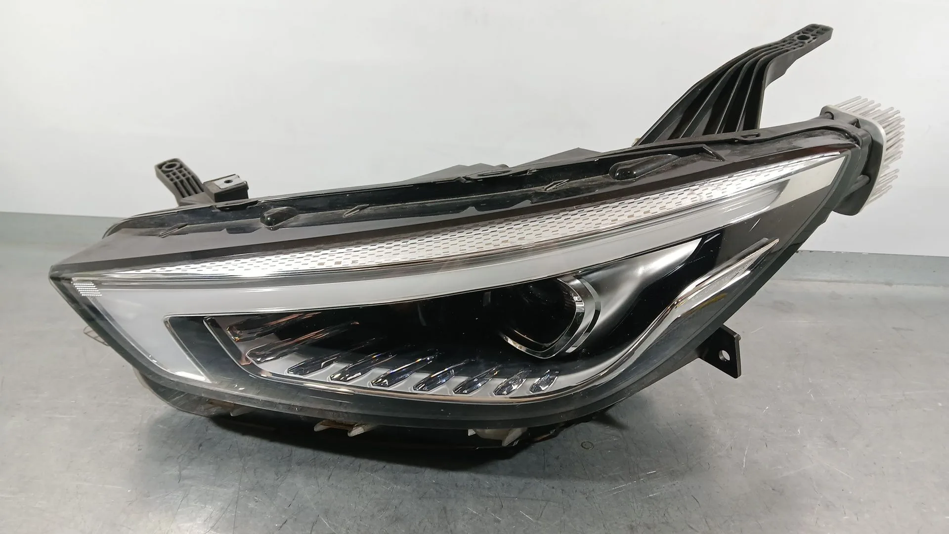 Faro Izquierdo para Mg Zs Suv (Azs1)