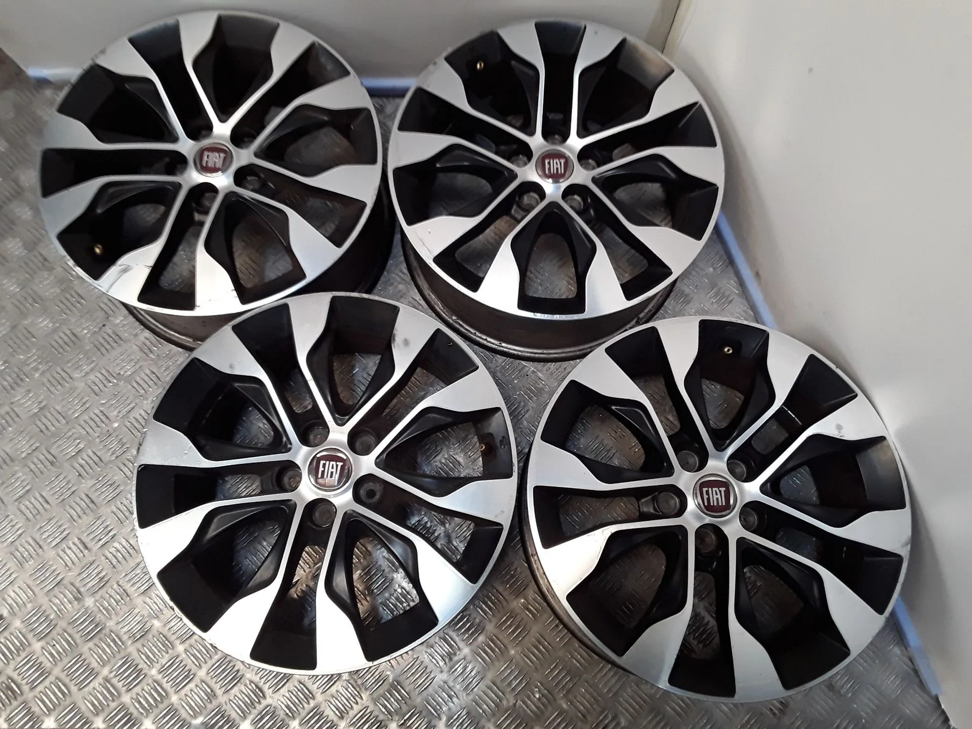 Juego Llantas Aluminio para Fiat Tipo Hatchback (356_, 357_)